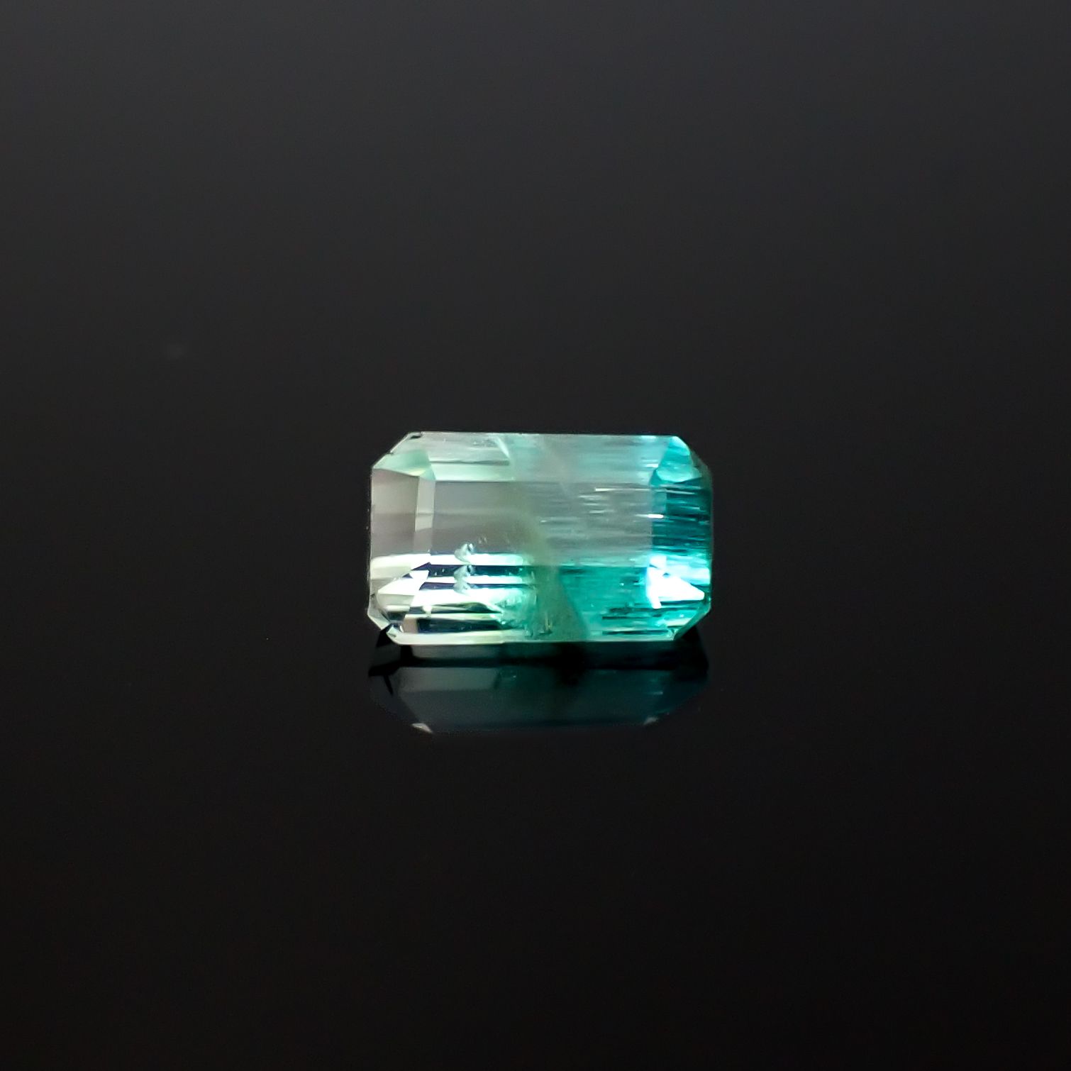 バイカラートルマリン アフガニスタン産 0.64ct [250329964]6.2x3.8mm前後