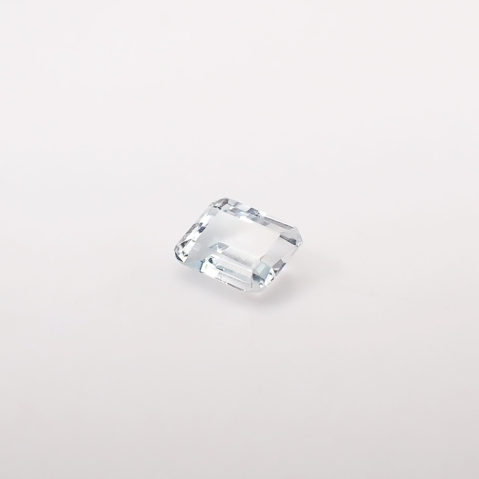 バイカラートパーズ 非加熱 ブラジル産 1.14ct / 6.9x5.2mm前後 [260331802]