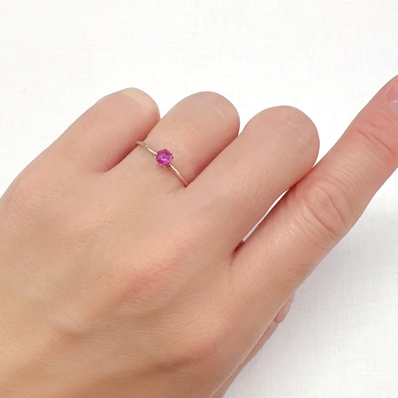 ◇ヘキサゴンカット◇ルビー 非加熱 モザンビーク産 0.19ct[240427109]3.5x3.5mm前後