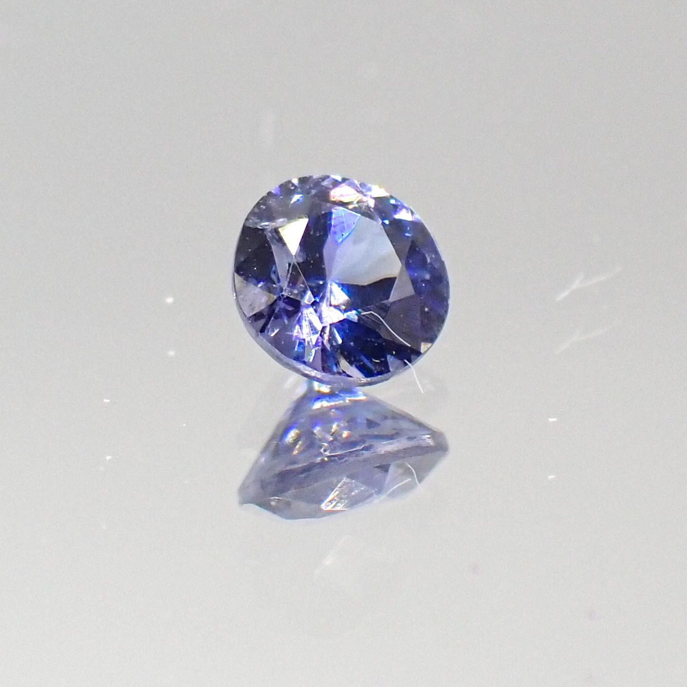 ベニトアイト(宝石名ベニトアイト) アメリカ・カリフォルニア州サンベニト産 0.147ct ソ付(彩珠)[20062965]3.2×3.2mm前後