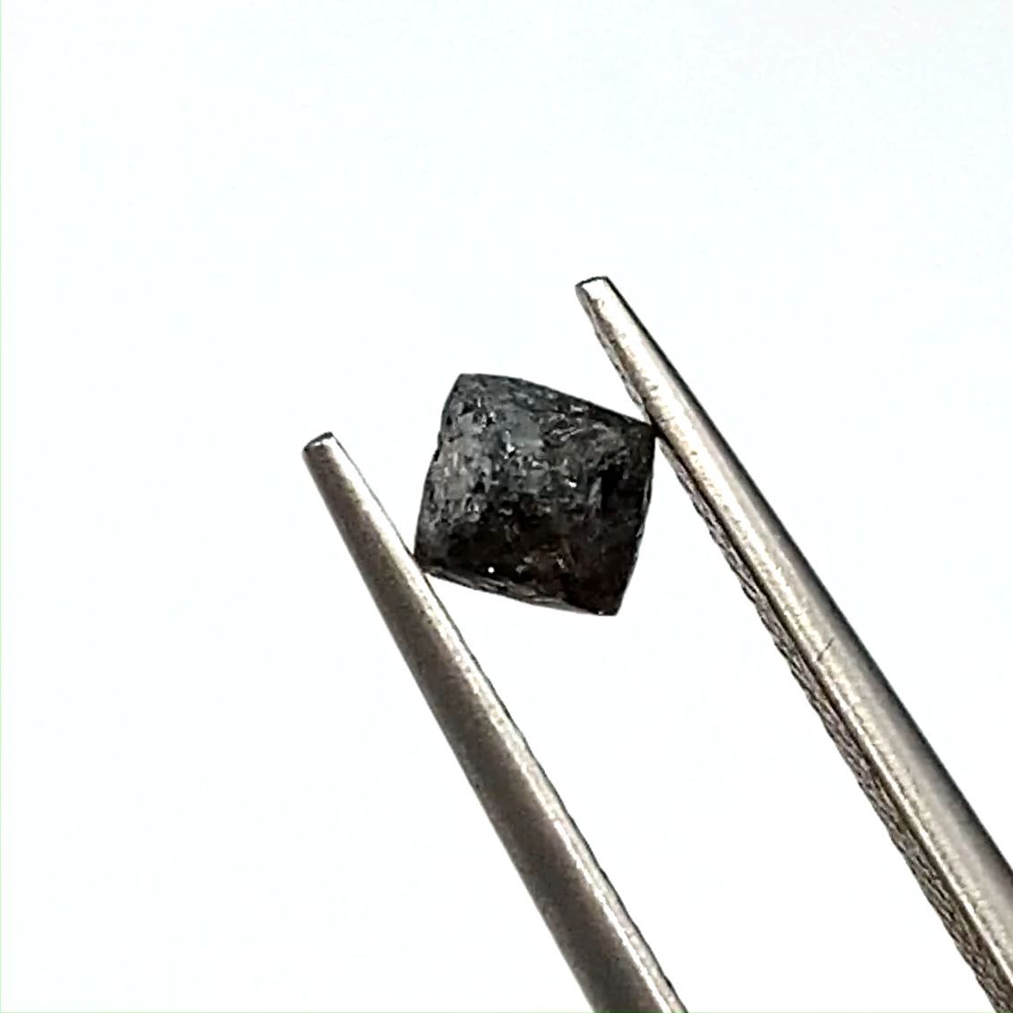 ブラックダイヤモンド 原石 0.57ct[220515831]5.1x4.7mm前後 | TOP