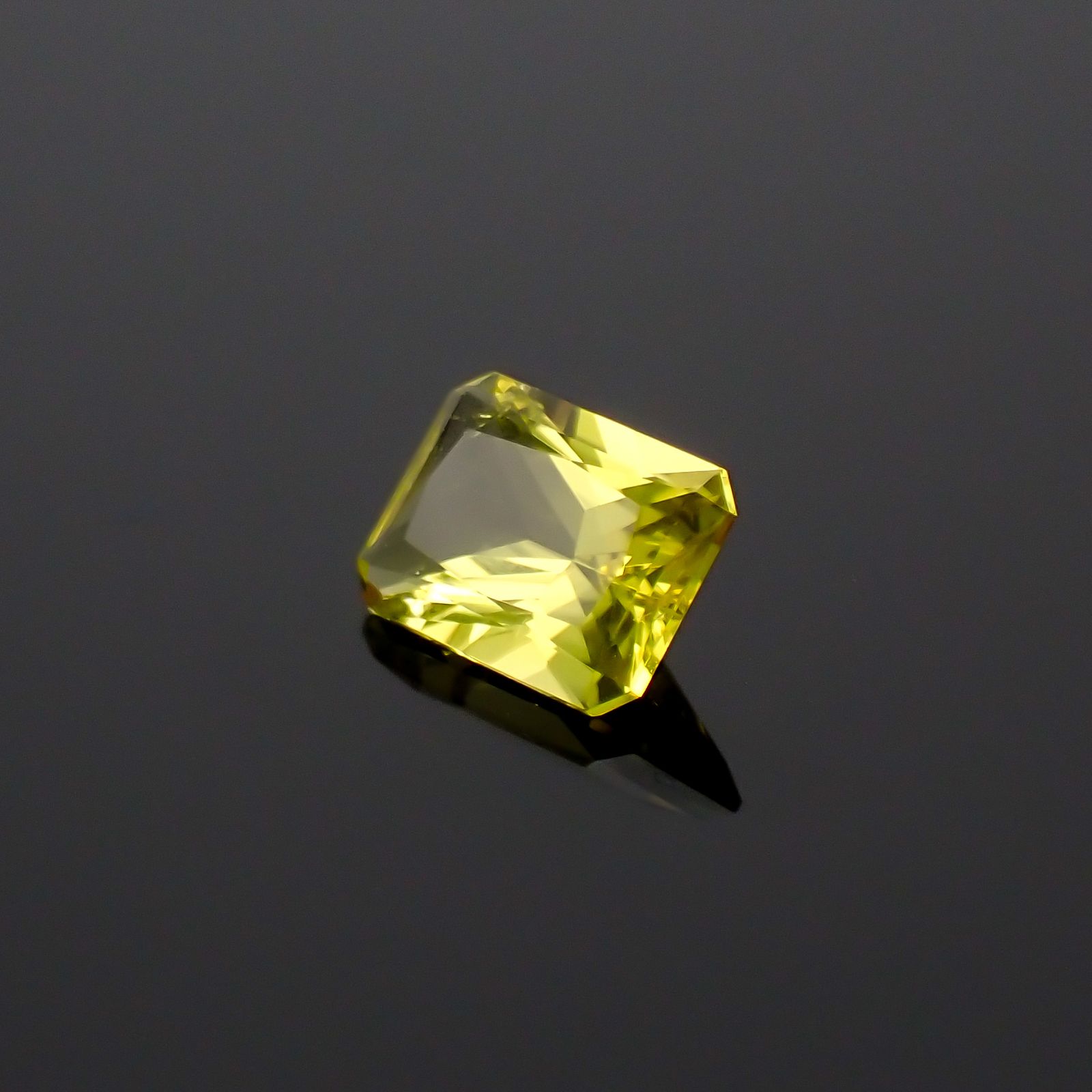 カナリートルマリン ザンビア・カナリー鉱山産 0.78ct[230823135]6.8x4.9mm前後