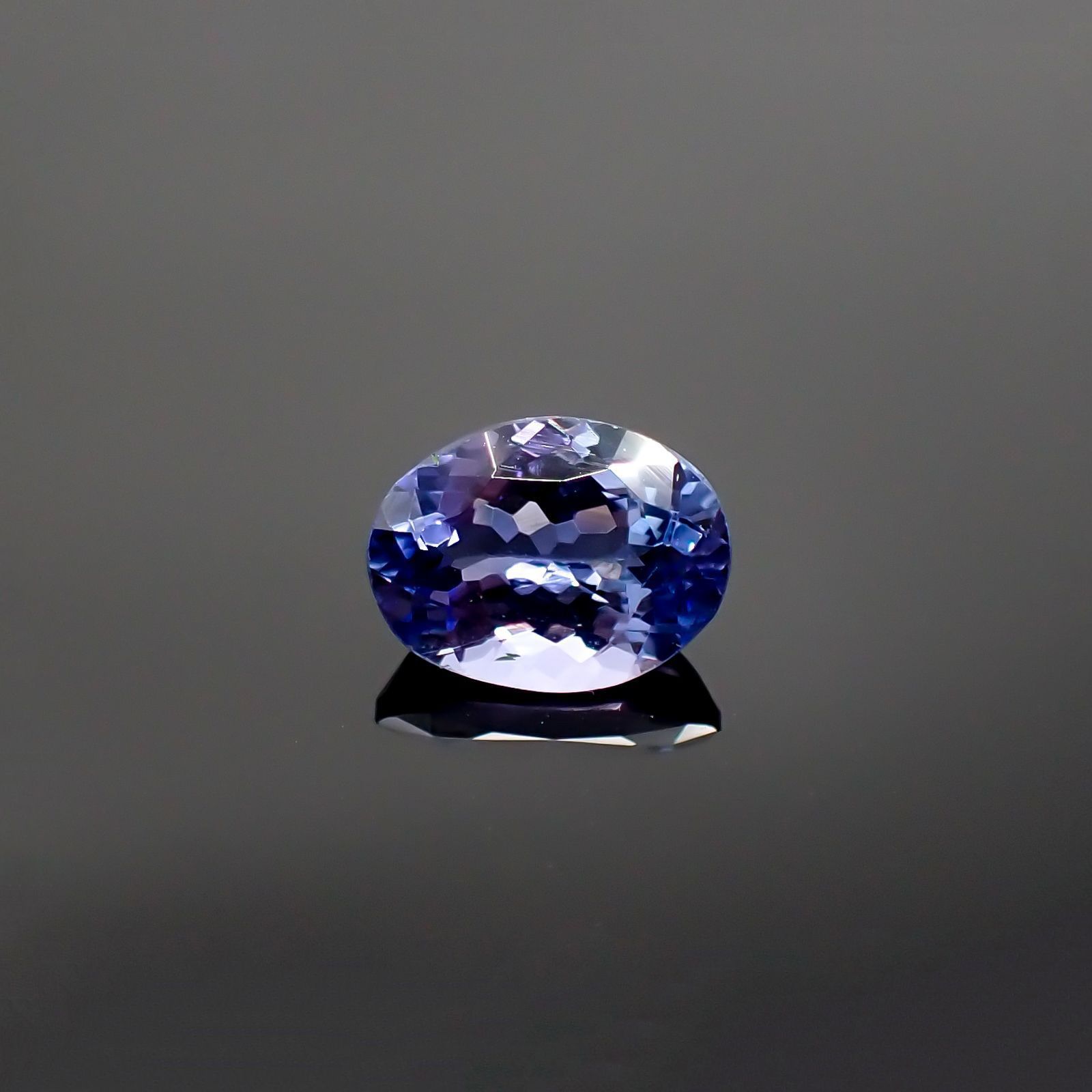 タンザナイト(宝石名タンザナイト) タンザニア産 1.63ct 識別済[210711835]8.5×6.4mm前後