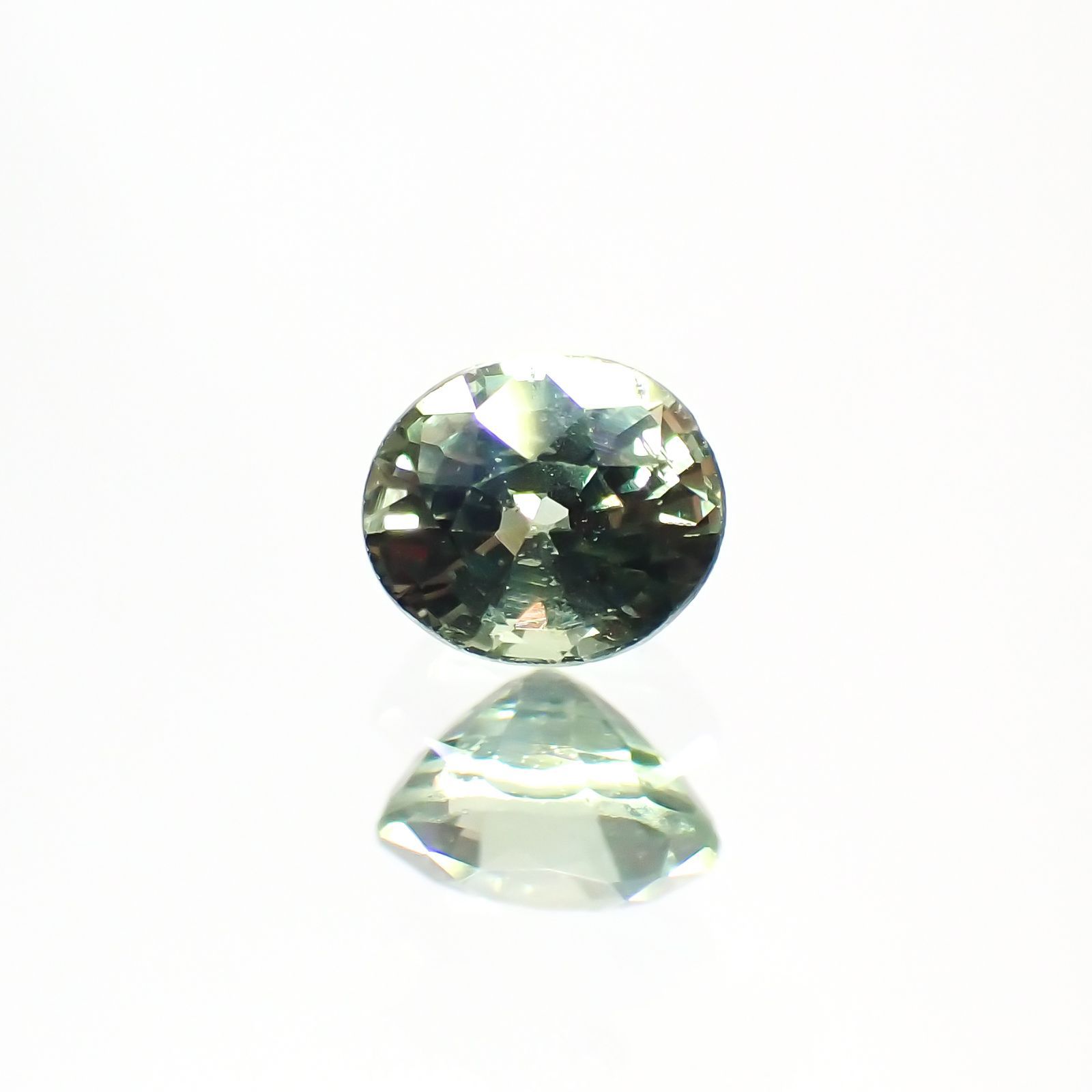 アレキサンドライト(宝石名アレキサンドライト) マダガスカル産 0.304ct ソ付(彩珠)[20117003]4×3.4mm前後