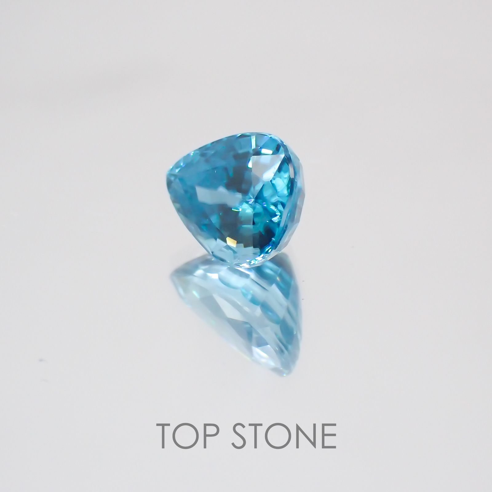ブルージルコン カンボジア産 ルース 2.02ct[20063094]7.7×5.9mm前後