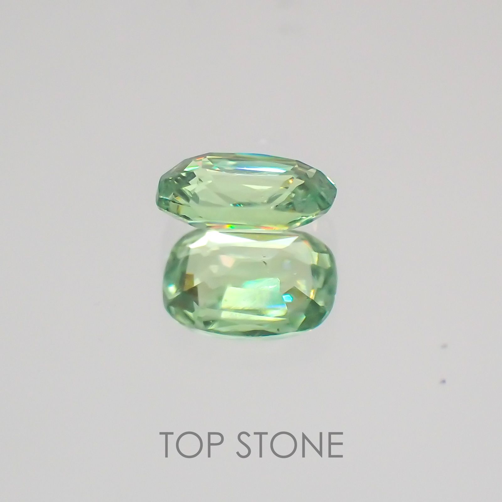 デマントイドガーネット ナミビア産 ルース 0.25ct[21029897]4.5×3.4mm前後