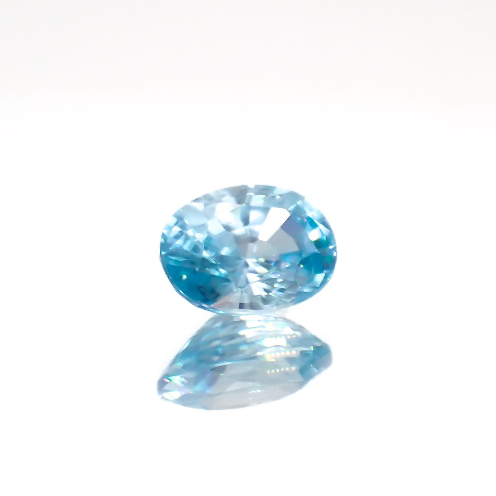 バイカラーブルージルコン カンボジア産 2.11ct[230320982]8x6mm前後