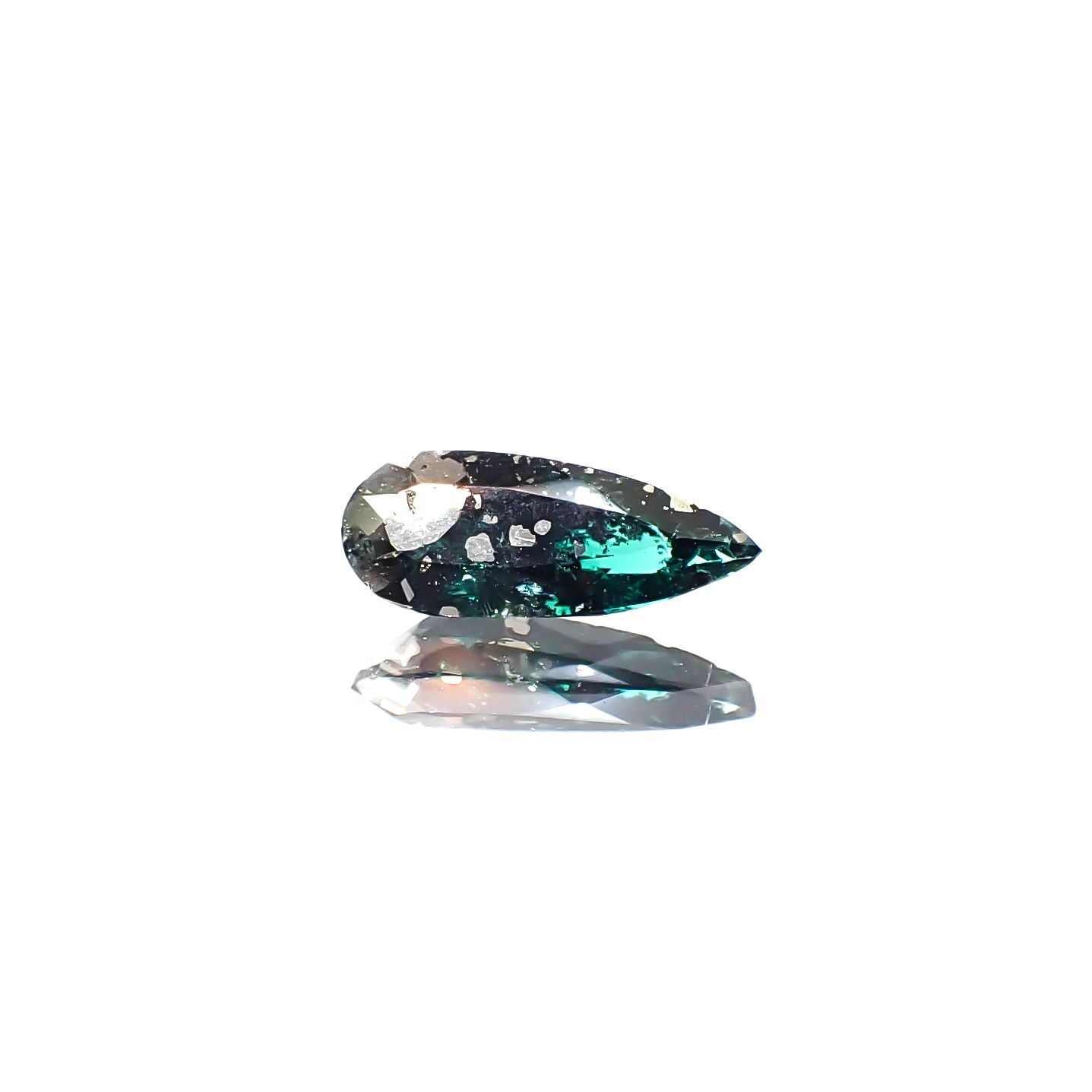 パイライトインエメラルド コロンビア産 0.46ct [241229564]8.4x3.4mm前後