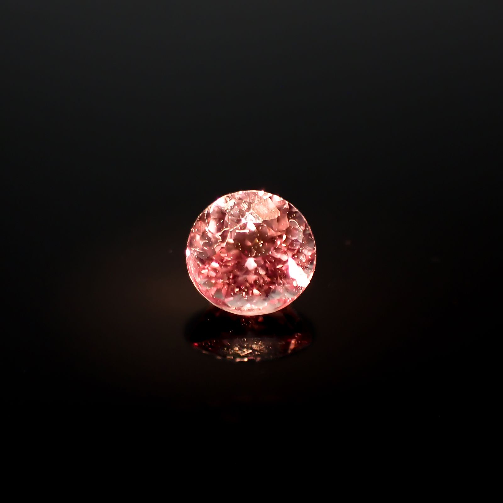 カラーシフト ピンクダイアスポア アフガニスタン産 0.72ct[240326991]5.4x5.3mm前後