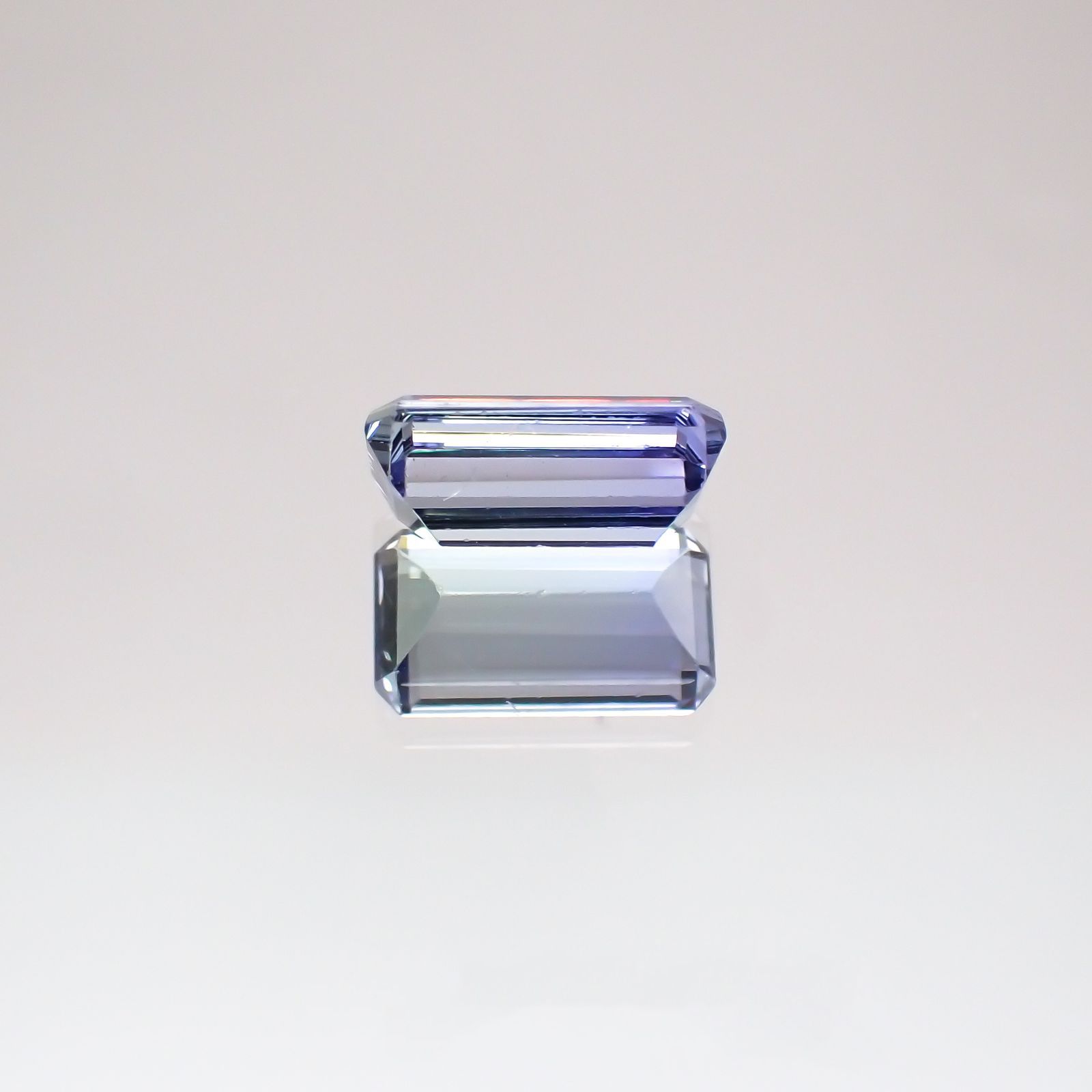 バイカラータンザナイト非加熱(宝石名バイカラー・ゾイサイト) タンザニア産 0.66ct 識別済[210610945]6.6×3.6mm前後