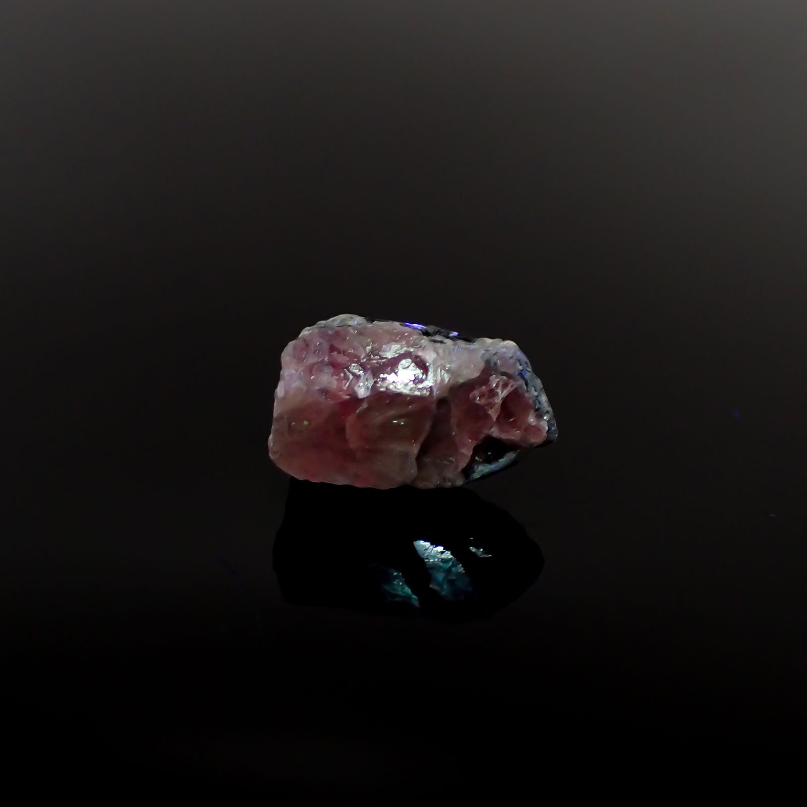 アレキサンドライト 原石 ロシア産 12.02ct[240427028]15.5x8.9mm前後