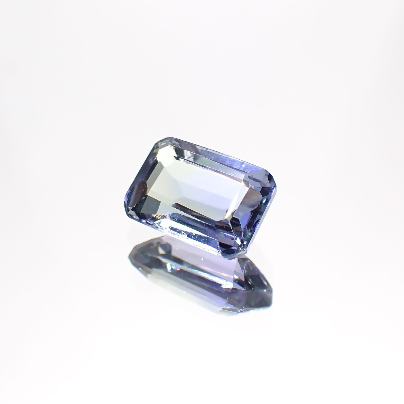 パーティカラータンザナイト(宝石名パーティカラード・ゾイサイト)タンザニア産 2.003ct ソ付(彩珠)[220717110]8.7x5.9mm前後