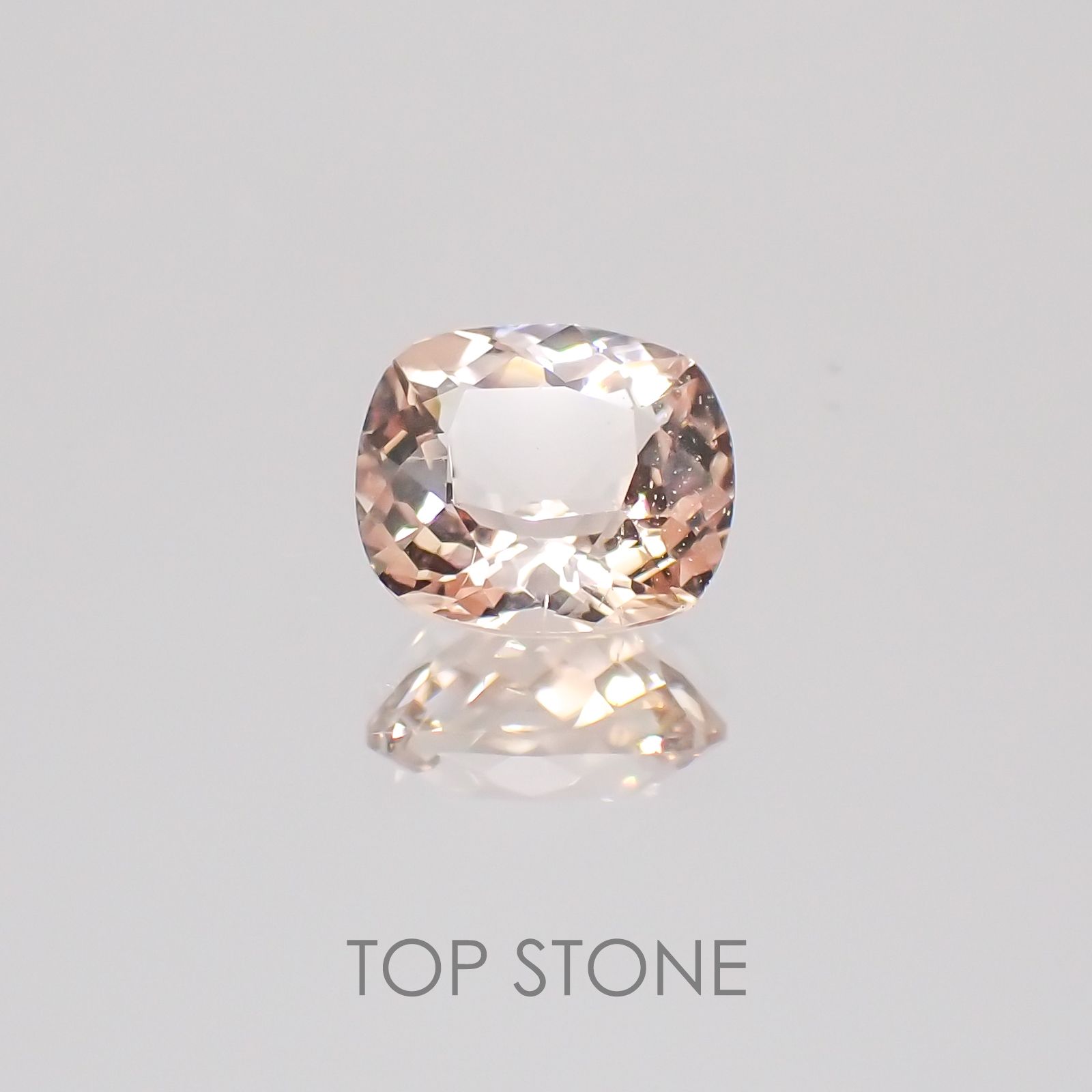 モルガナイト ナイジェリア産 ルース 1.04ct[21039109]6.9×6.2mm前後