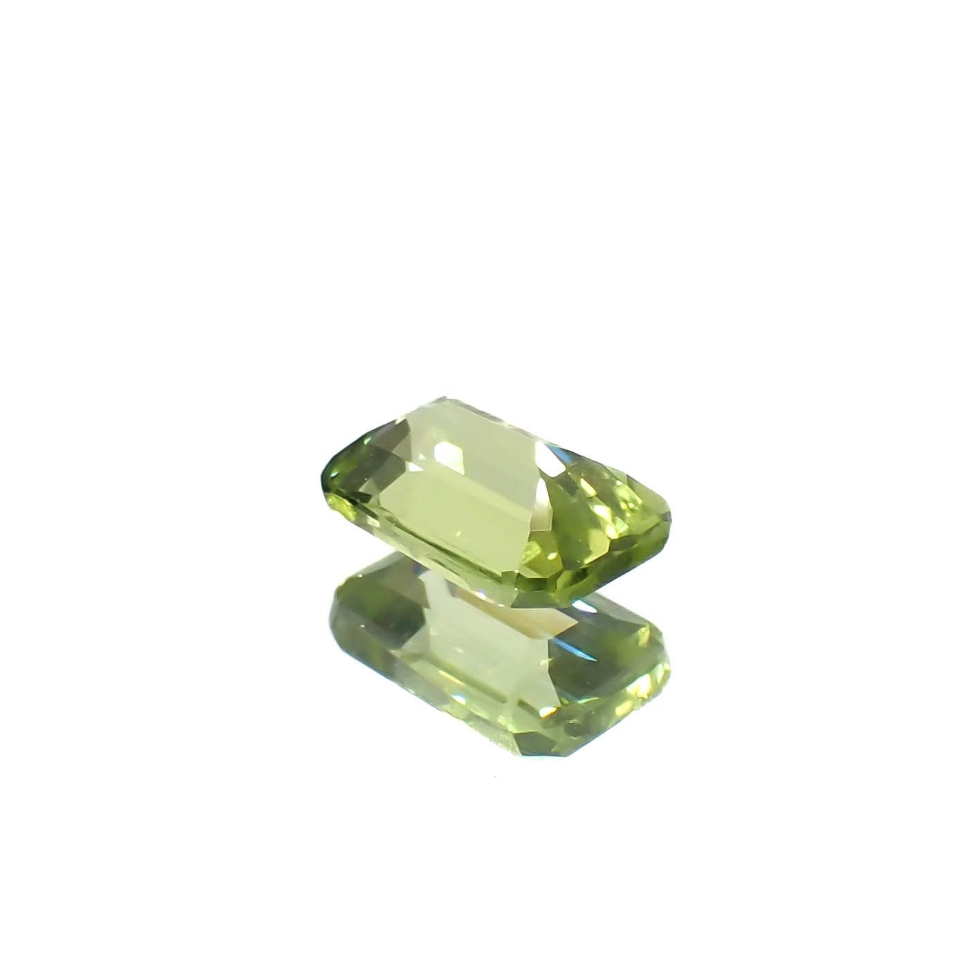 グリーンエンスタタイト(宝石名グリーン・エンスタタイト)カメルーン産 0.46ct 識別済[240125620]5.7x3.7mm前後
