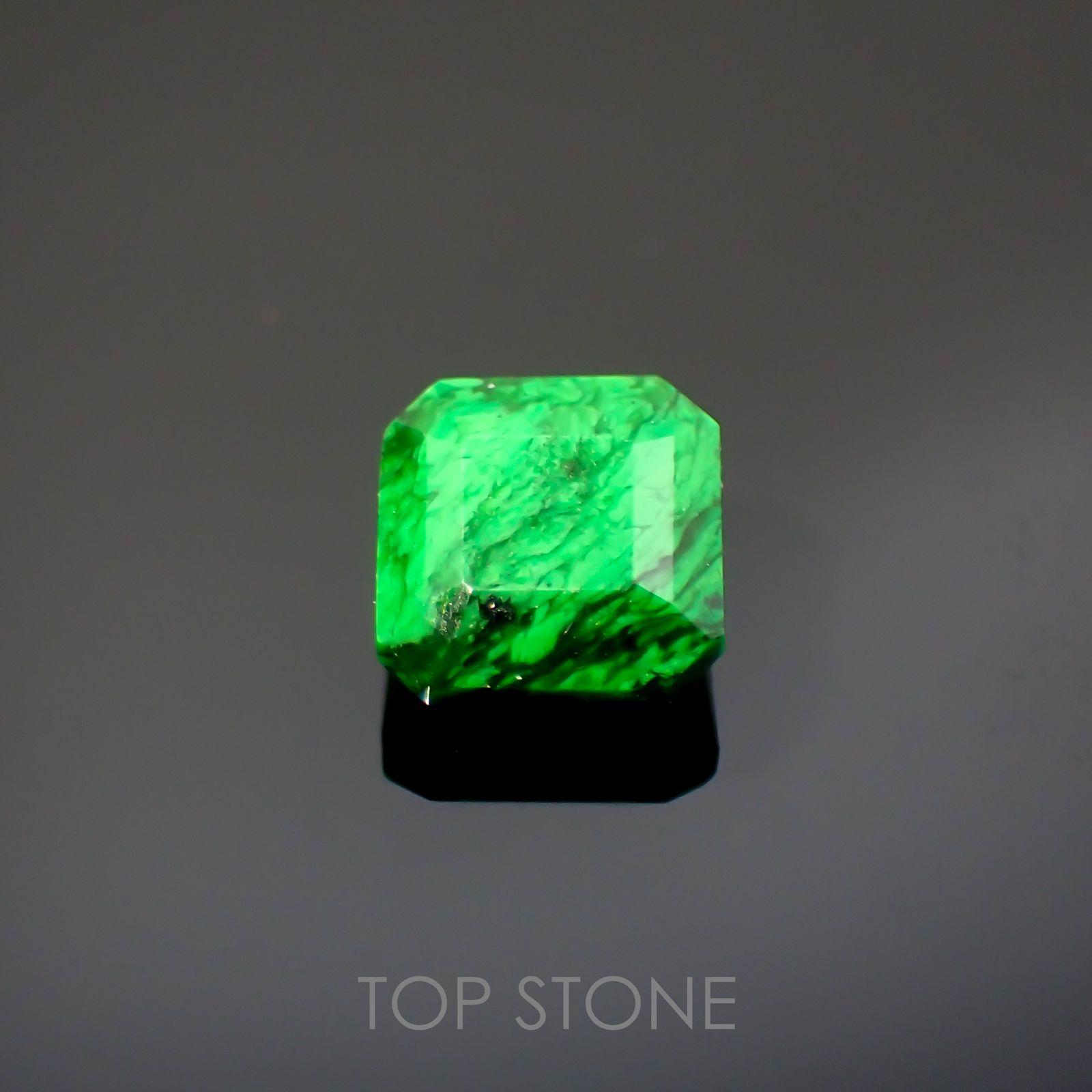 モーシッシ ビルマ産 0.96ct[220114183]6x5.9mm前後