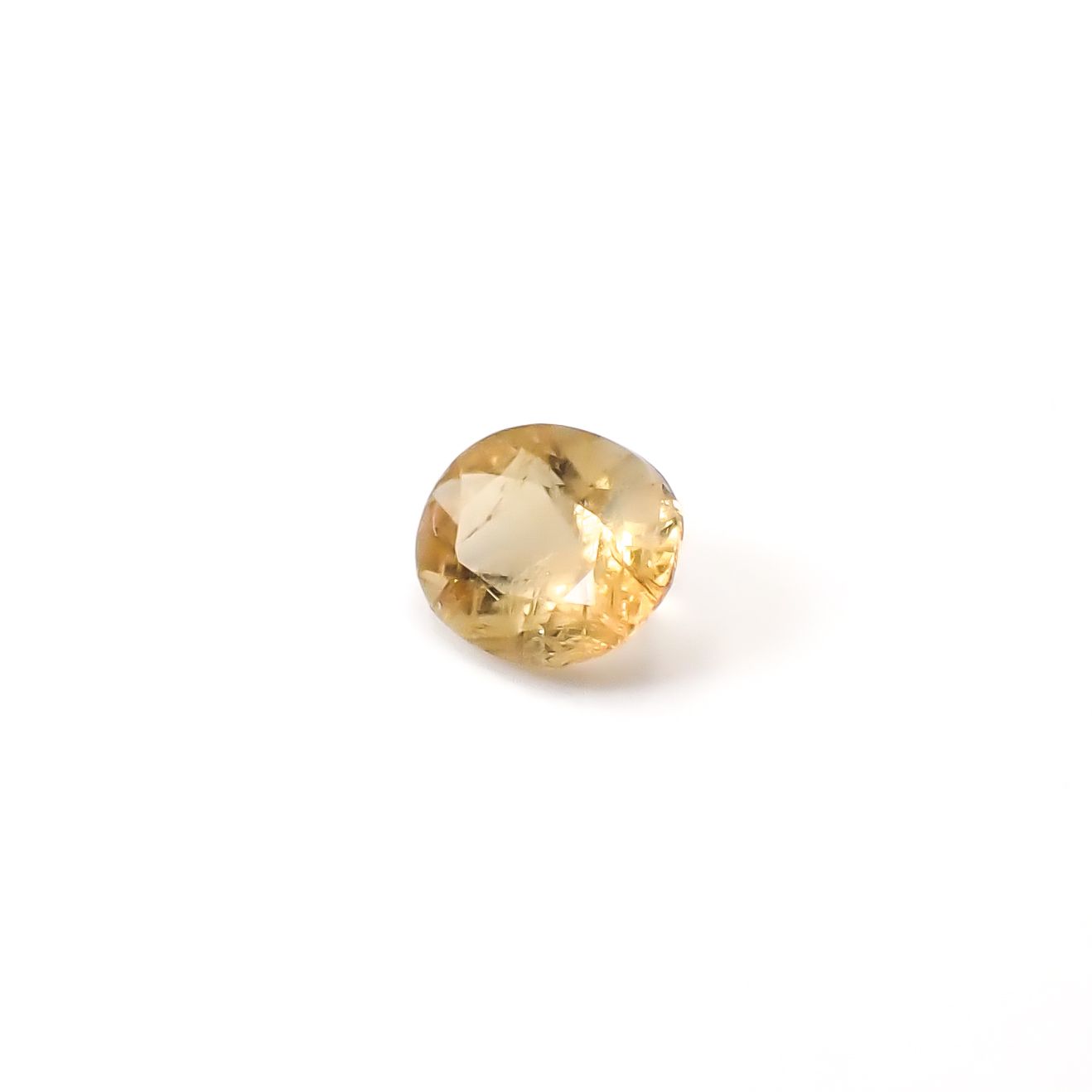 ゴールデンアイオライト(宝石名コーディエライト)マダガスカル産 識別済 0.23ct / 4.8x3.8mm前後 [260532199]
