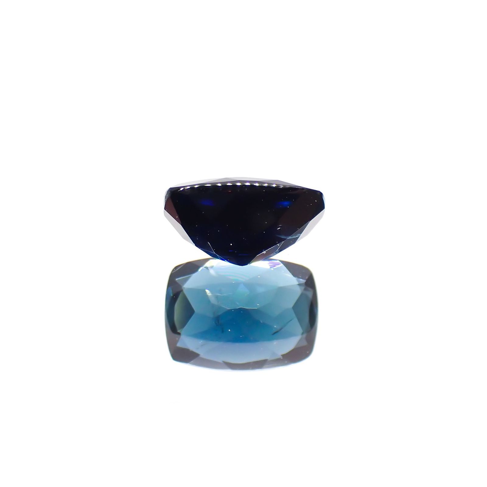 インディゴライト(宝石名ブルー・トルマリン/別名インディゴライト) ブラジル産 ソ付(彩珠) 1.184ct / 7.6x5.6mm前後 [21049461]