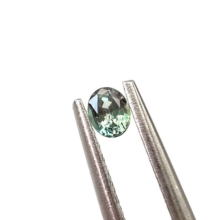 アレキサンドライト ブラジル産 EmeraldMines社製 0.10ct / 3.1x2.4mm 