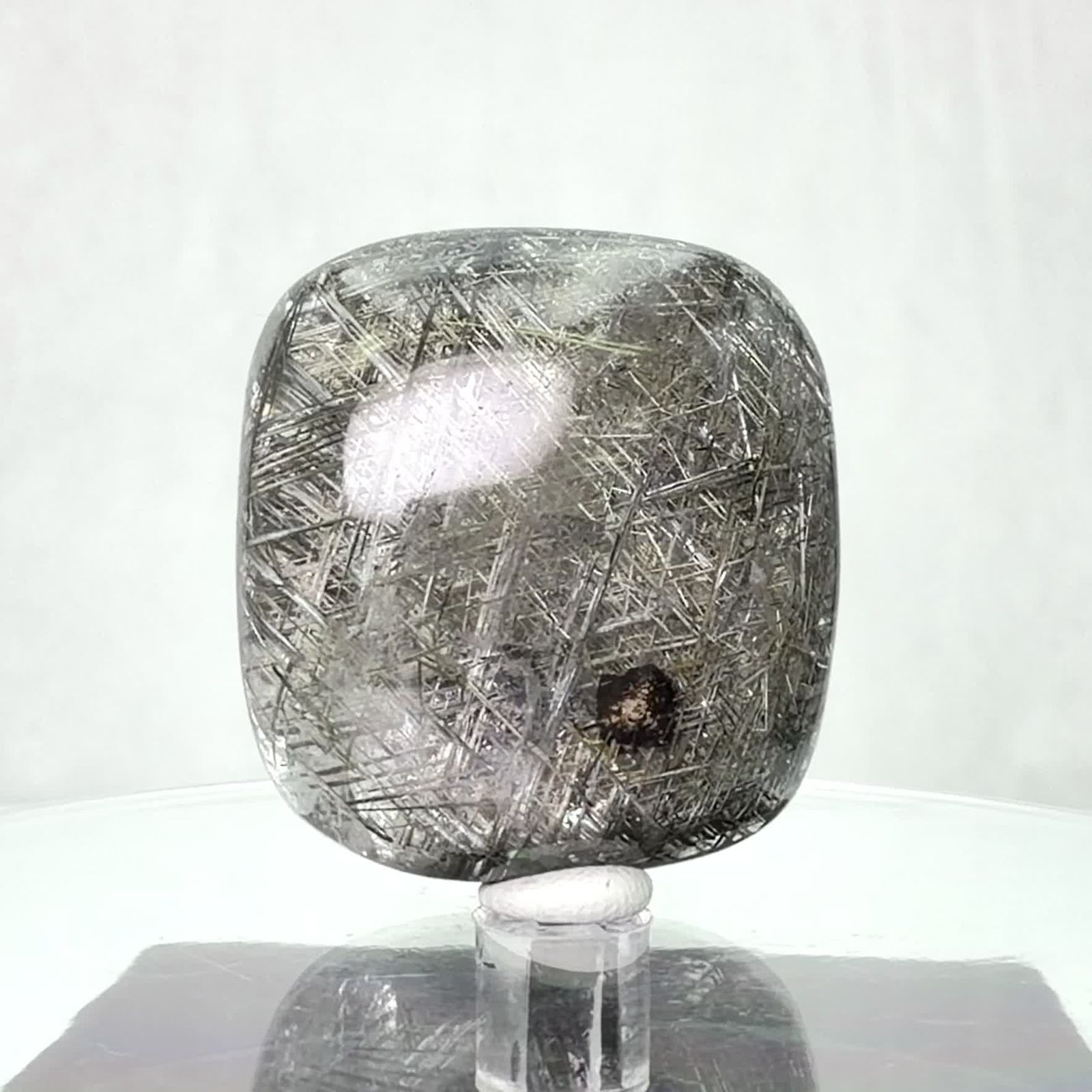 シルバールチルクォーツ ブラジル産 123.58ct / 34.1x31.6mm前後
