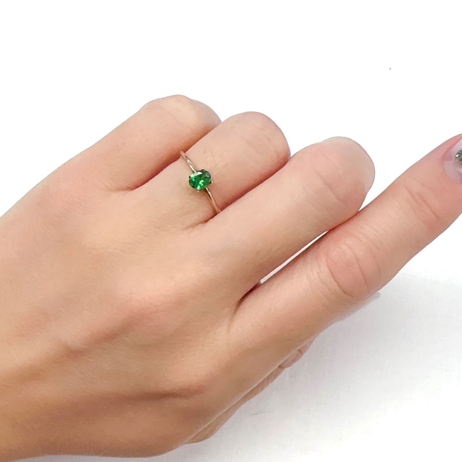 ツァボライト(宝石名グリーン グロッシュラー・ガーネット)タンザニア産 0.30ct 識別済[231224568]5x3.8mm前後