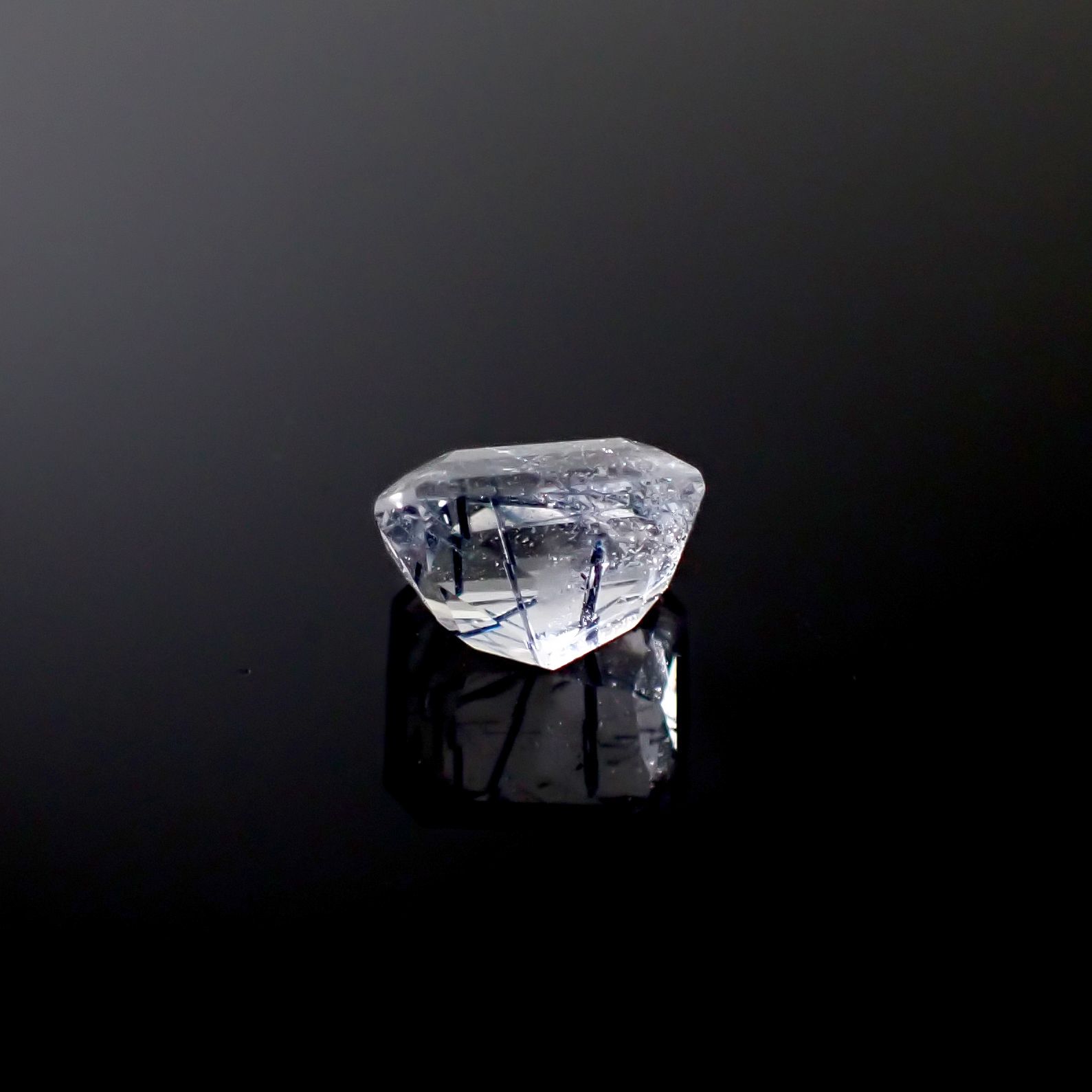 インディゴライトインクォーツ ブラジル産 2.55ct [241229599]8.7x7.4mm前後