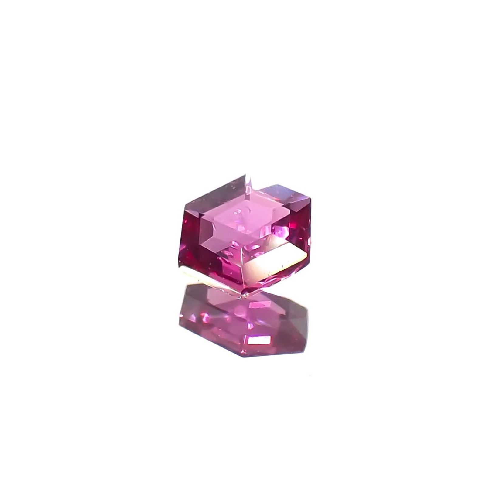 ◇ヘキサゴンカット◇ルビー 非加熱 モザンビーク産 0.12ct / 3x3mm前後 [240427103]