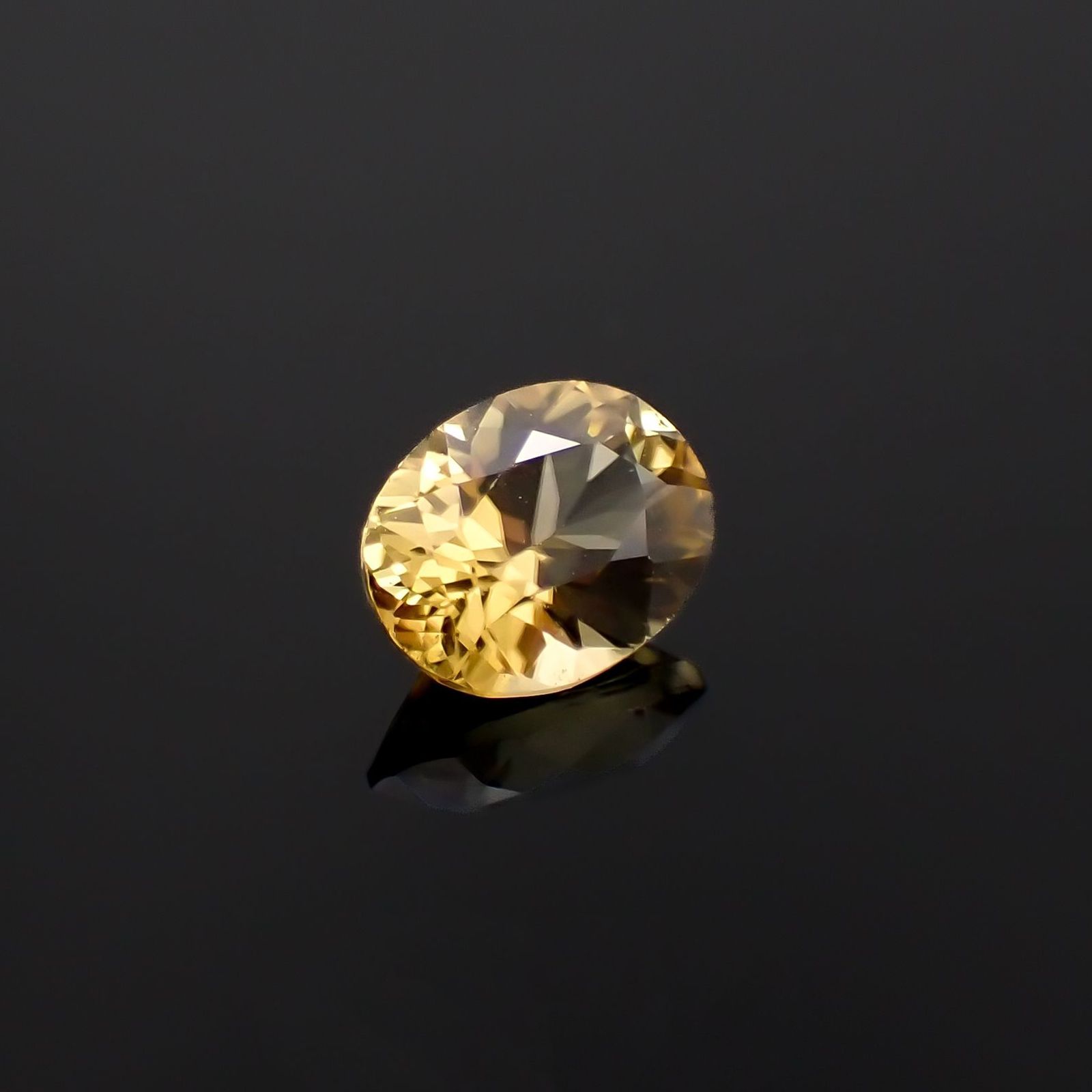 シンハライト(宝石名シンハライト)スリランカ産 識別済 1.19ct / 7.4x5.6mm前後 [260419706]