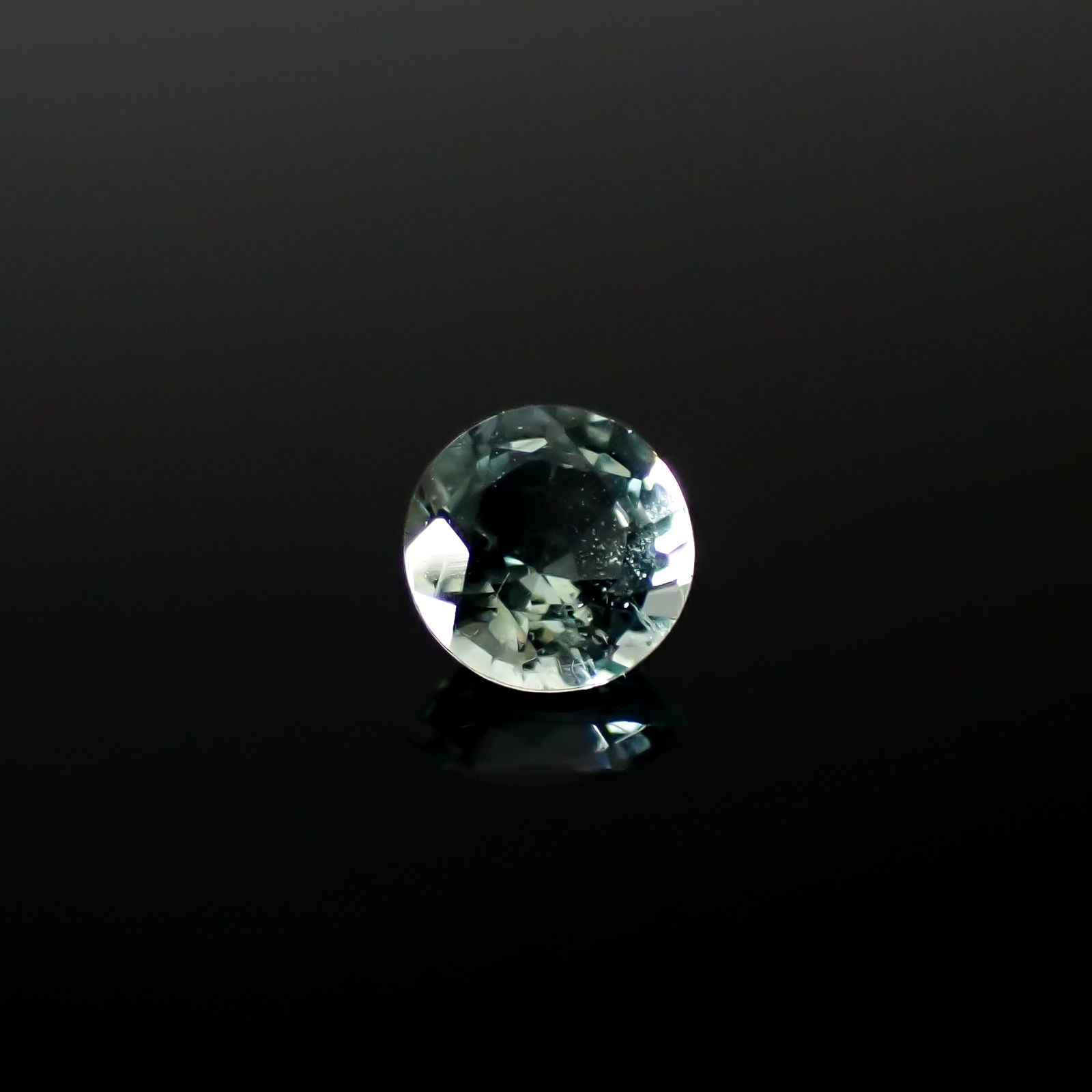 ミントベリル(宝石名グリーン・ベリル)ブラジル産 0.42ct 識別済[240728591]4.9x4.9mm前後
