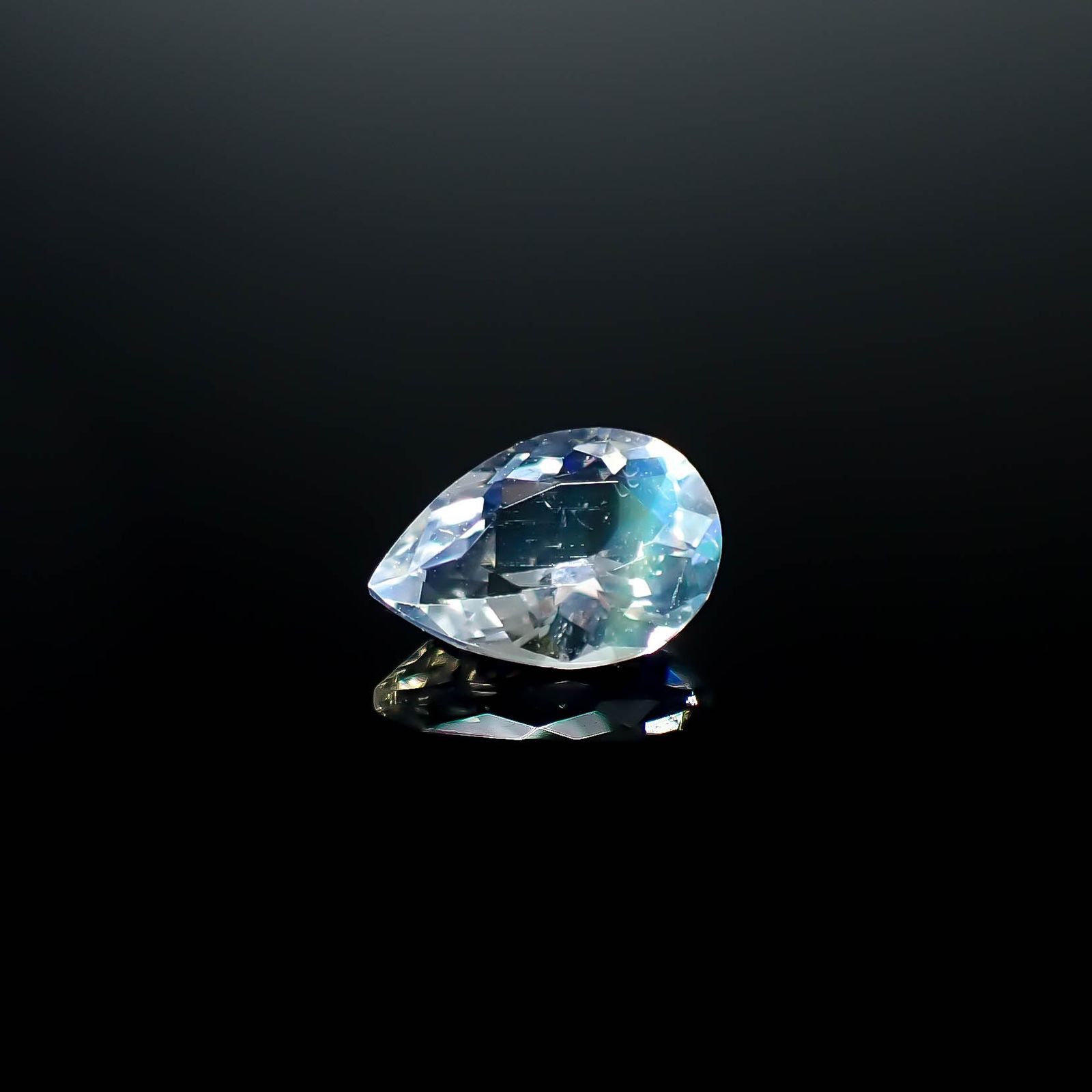 レインボームーンストーン ザンビア産 0.45ct [250730907]6.6x4.6mm前後
