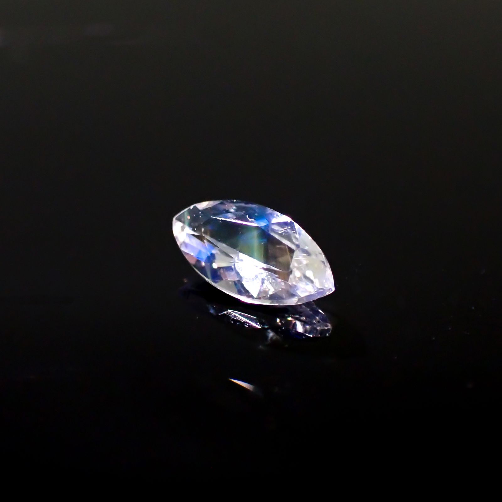 レインボームーンストーン ザンビア産 0.46ct[240828615]8x4mm前後