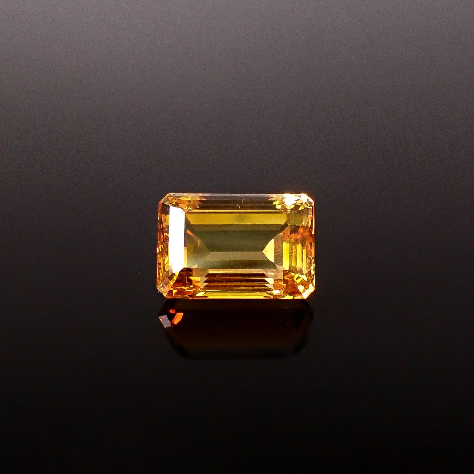 シトリン(宝石名シトリン)ブラジル産 識別済 18.86ct / 18.2x12.4mm前後 [251231391]