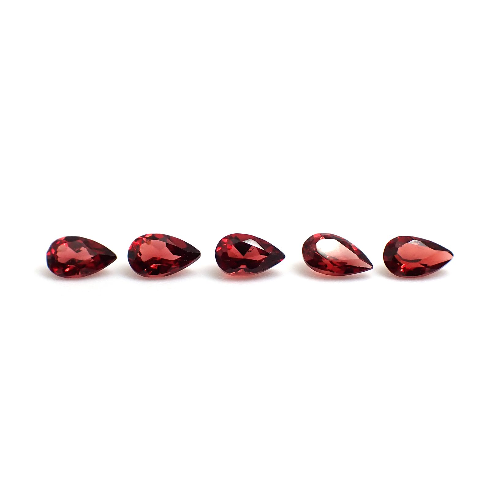◇ランダムセレクト◇パイラルスパイトガーネット モザンビーク産 約0.26ct / 5.1x3.1mm前後 [260532223-PAC]