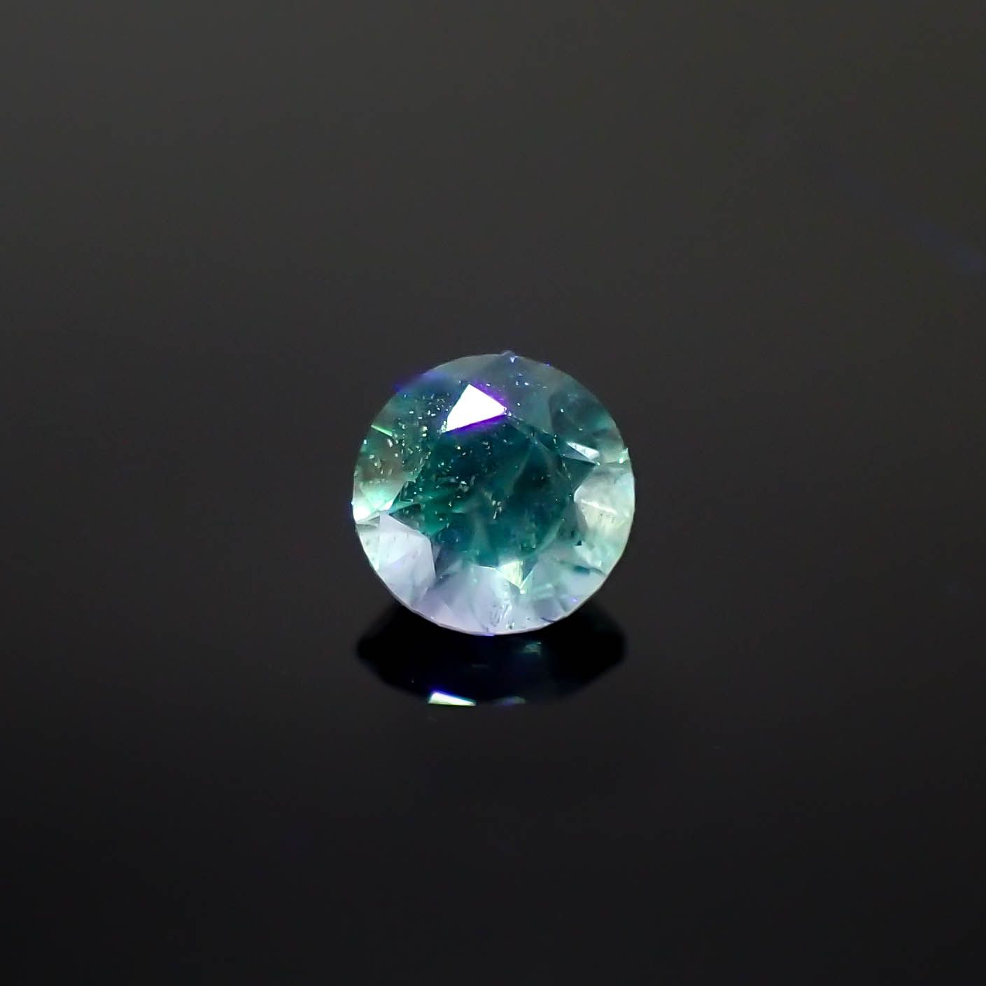 ブルーコーネルピン(宝石名ブルー・コーネルピン)タンザニア産 0.14ct 識別済[240527693]3.1x3.1mm前後