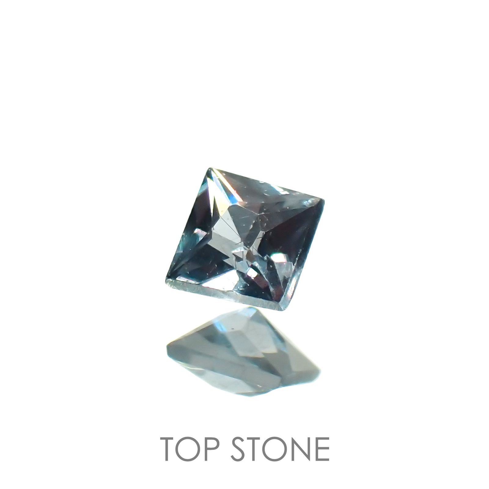 ◇プリンセスカット◇カラーチェンジガーネット アレキタイプ(宝石名ガーネット)マダガスカル・ベキリー産 0.091ct 識別済[221219409]2.4x2.4mm前後