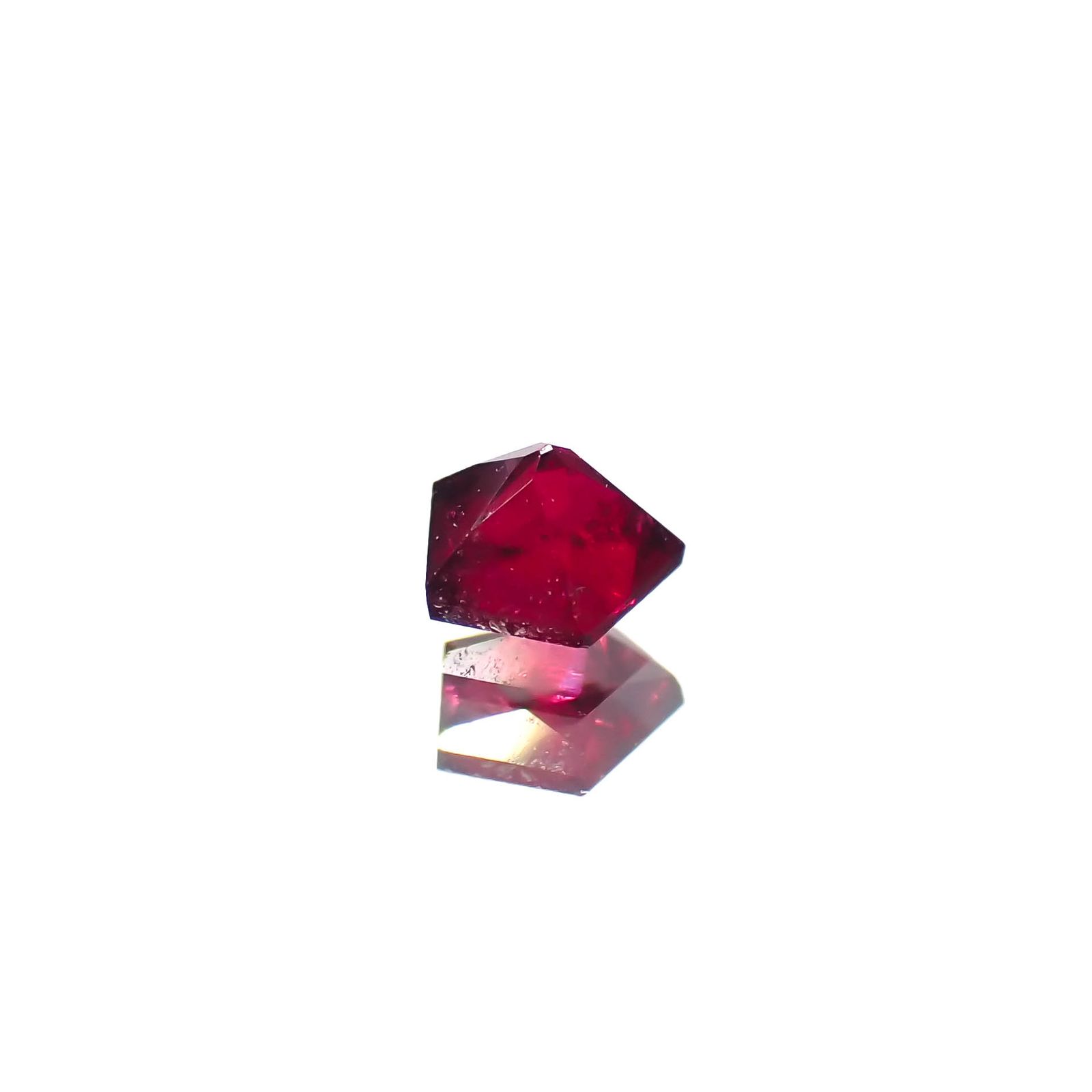 ◇ペンタゴンカット◇ルビー(宝石名ルビー)モザンビーク/ミャンマー産 0.11ct 識別済[231225037]2.7x2.9mm前後
