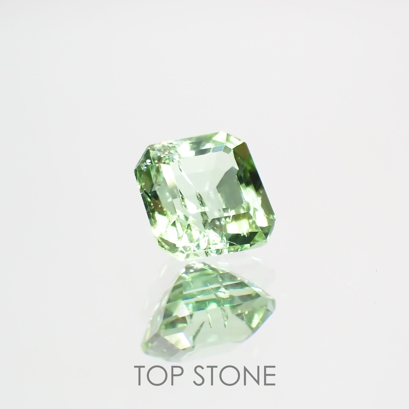 ミントトルマリン(宝石名グリーン・トルマリン) アフガニスタン産 0.59ct 識別済[211013617]4.8×4.8mm前後