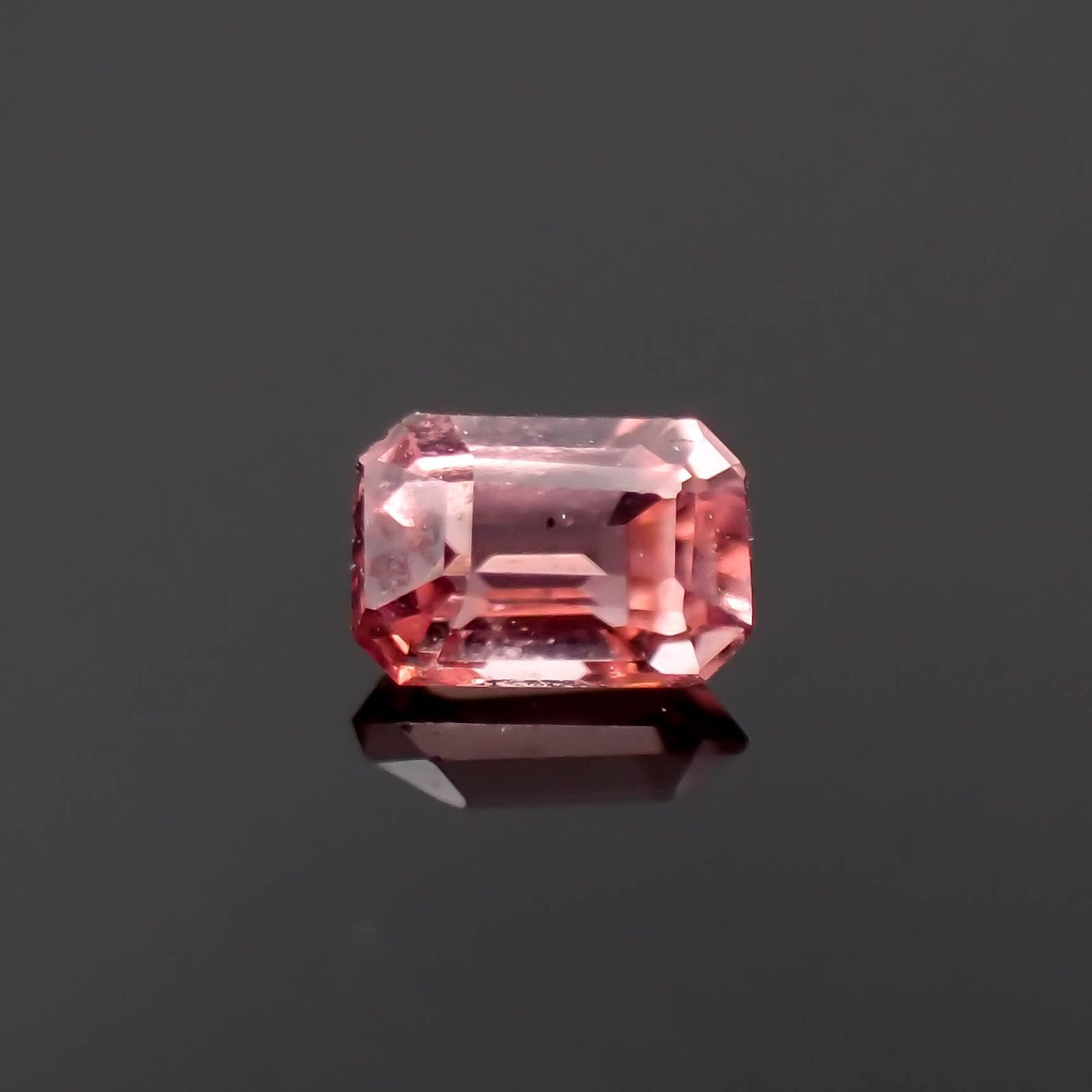 ヴェイリネナイト(宝石名ベイリネナイト)パキスタン産 0.056ct 識別済[221219290]2.5x1.7mm前後