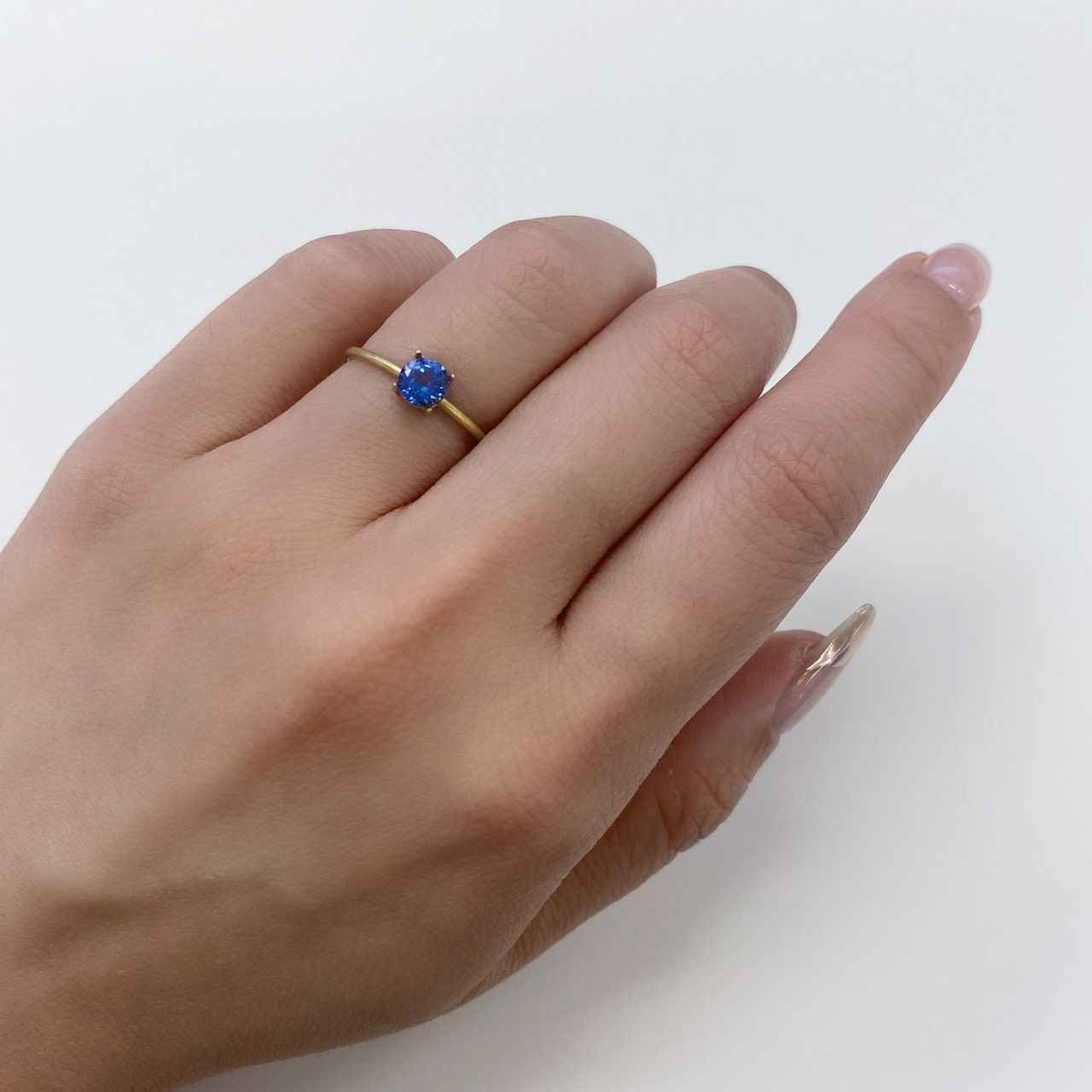 タンザナイト(宝石名タンザナイト) タンザニア産 0.56ct 識別済[210610072]5×4.9mm前後