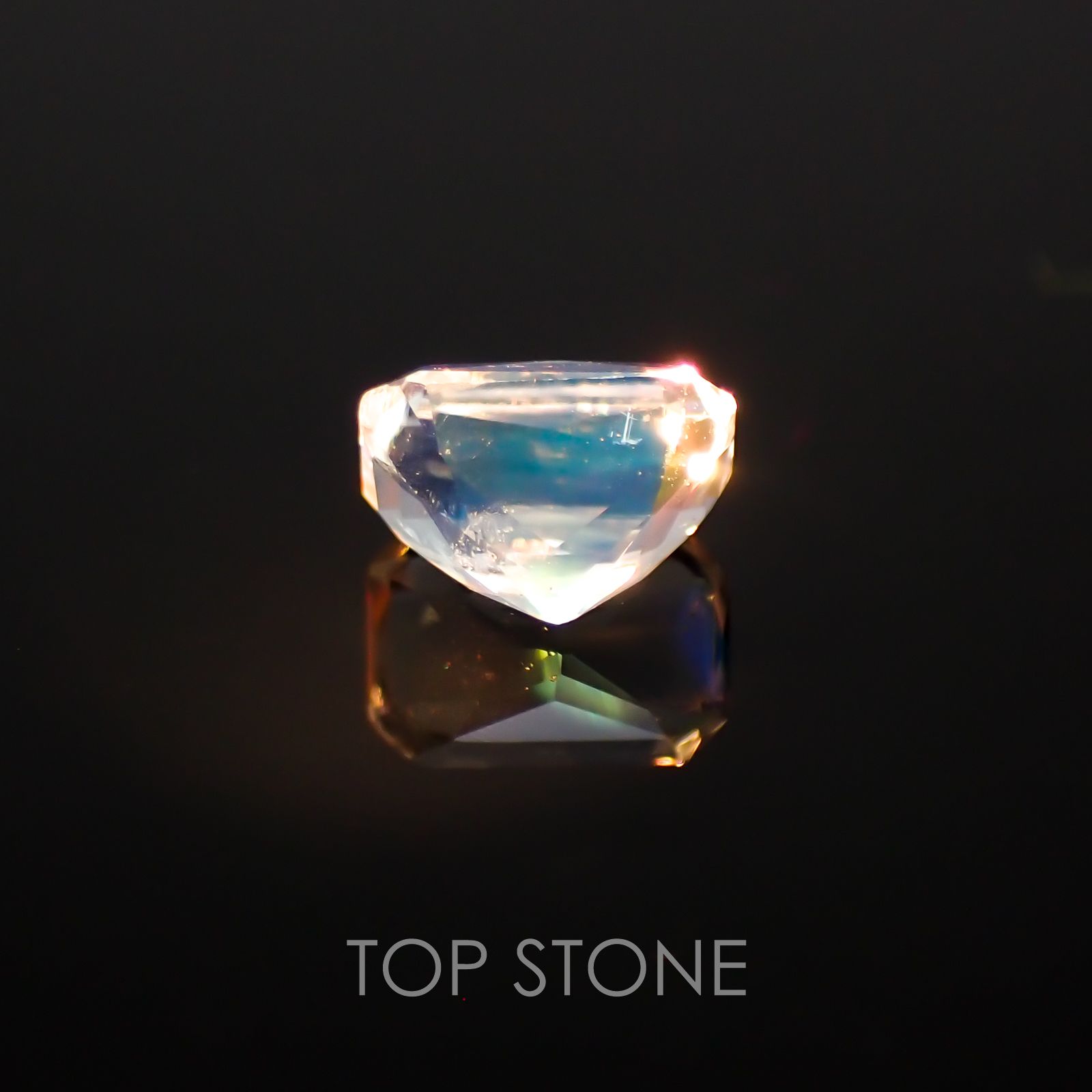 レインボームーンストーン(アンデシンラブラドライト) マダガスカル産 ルース 0.46ct[210310397]5.3×3.5mm前後