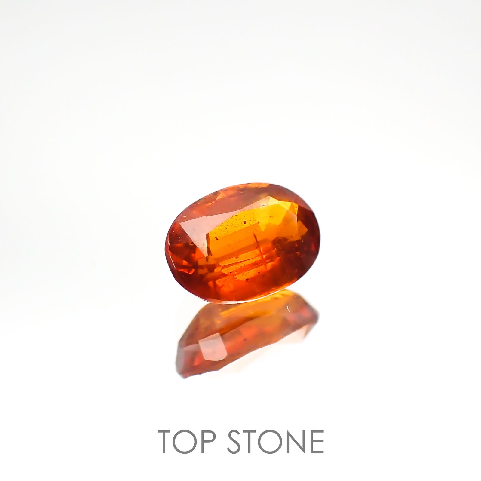 オレンジカイヤナイト(宝石名カイヤナイト) ネパール産 0.95ct 識別済[210812448]7×4.8mm前後
