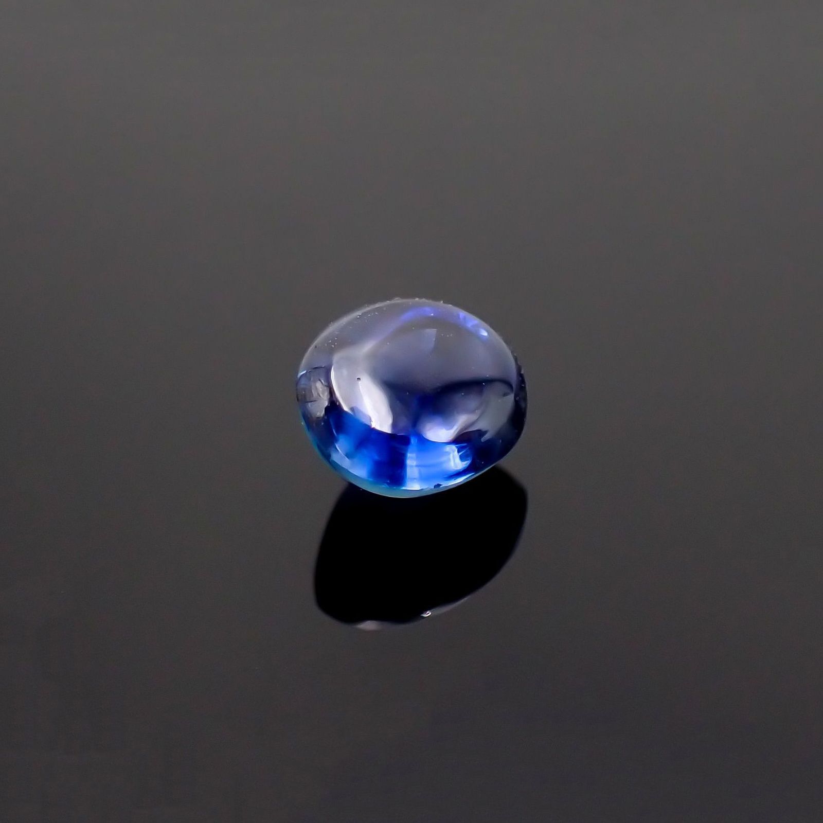 サファイア(宝石名ブルー・サファイア)スリランカ/マダガスカル産 0.94ct 識別済[220918150]5.6x4.7mm前後