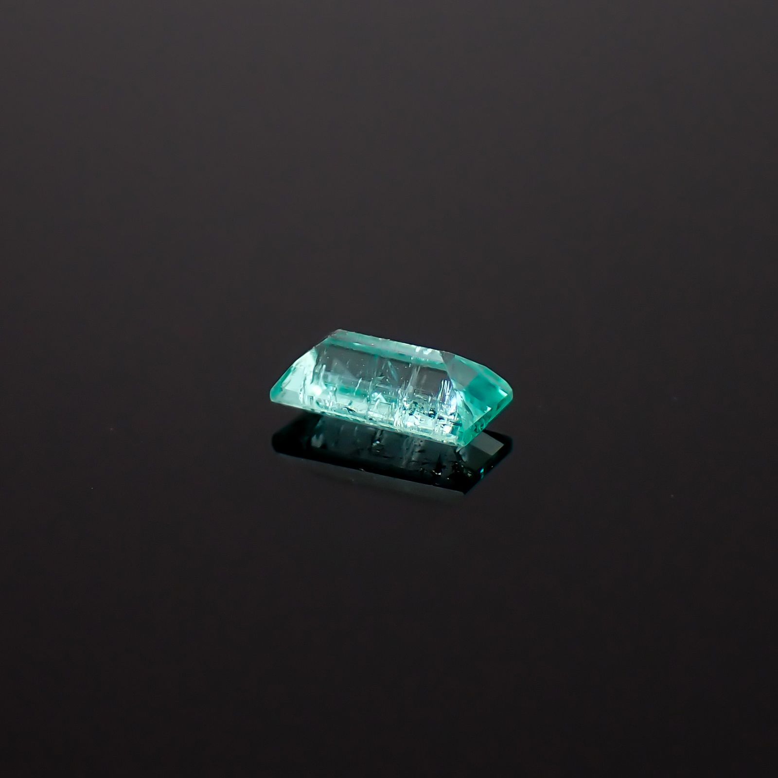 パライバトルマリン ブラジル産 0.21ct / 4.8x2.5mm前後 [260932812]