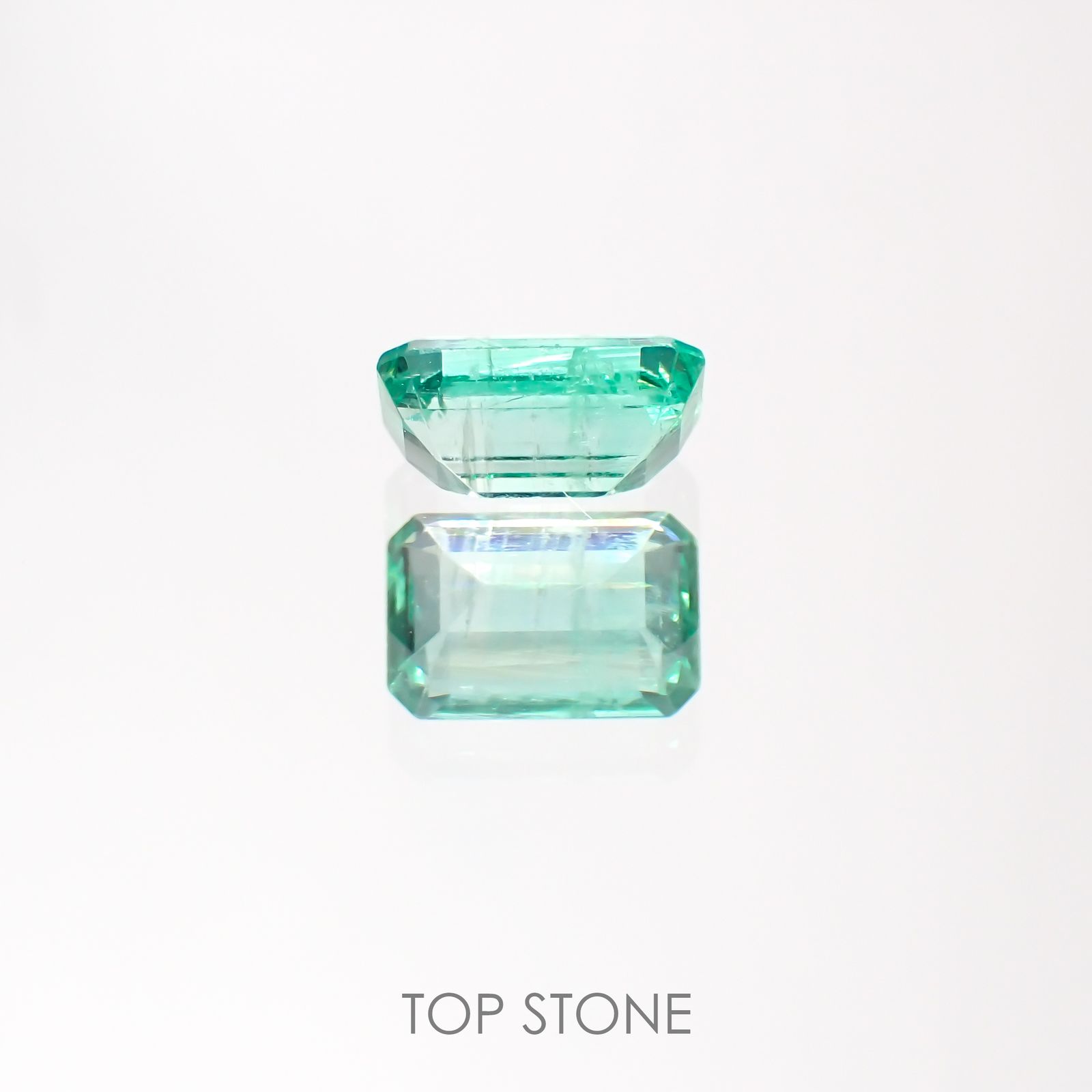 エメラルド(宝石名エメラルド) ザンビア産 0.52ct 識別済[211012999]6×4mm前後