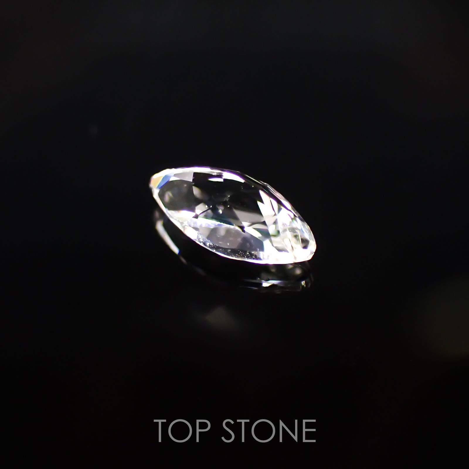 リューコガーネット(宝石名ホワイト グロッシュラー・ガーネット) ビルマ産 0.26ct 識別済[210510773]5.6×2.5mm前後