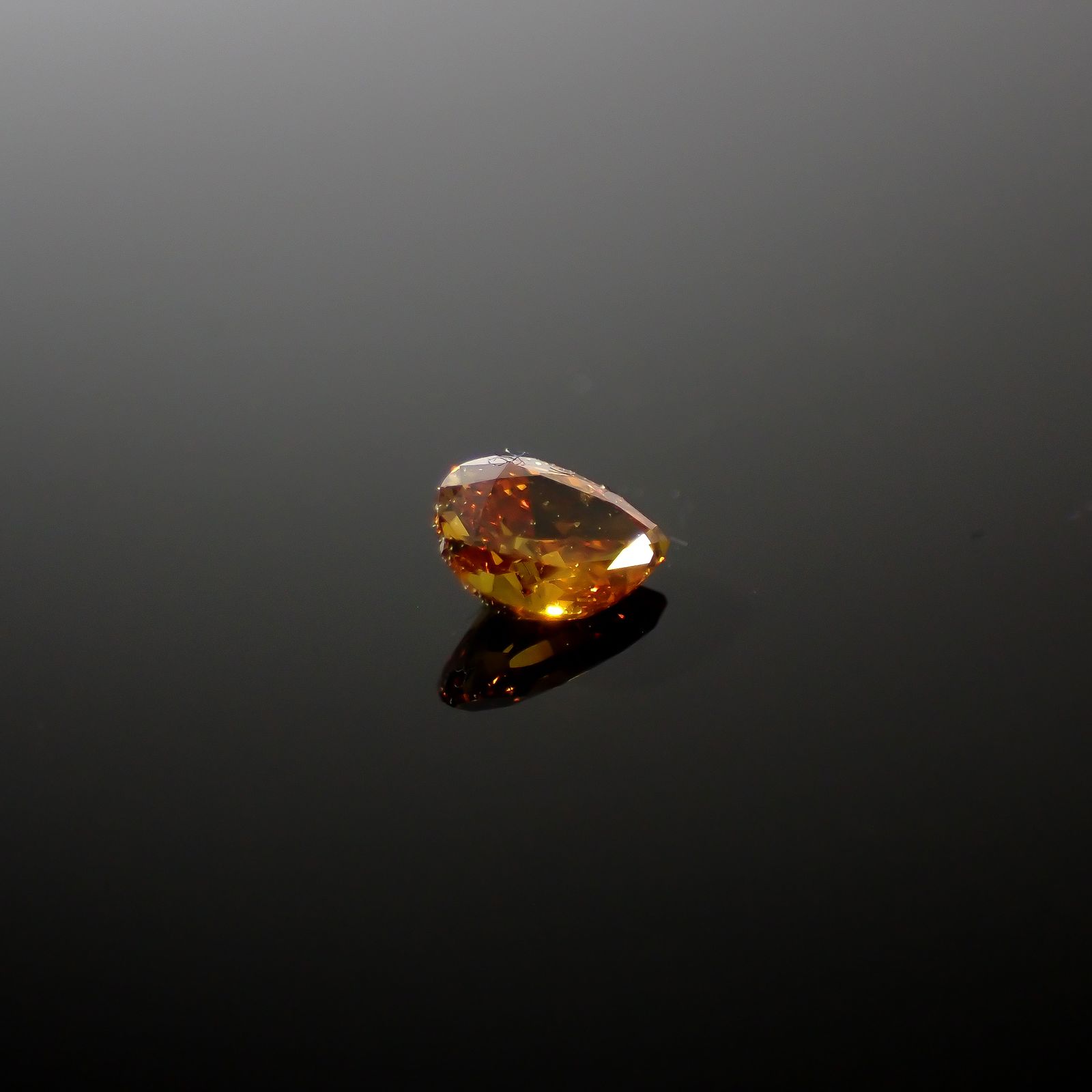 オレンジダイヤモンド(宝石名ダイアモンド SI-1/FANCY DEEP YELLOW ORANGE) 0.147ct ソ付(CGL)[240427043]4.04x2.97mm前後
