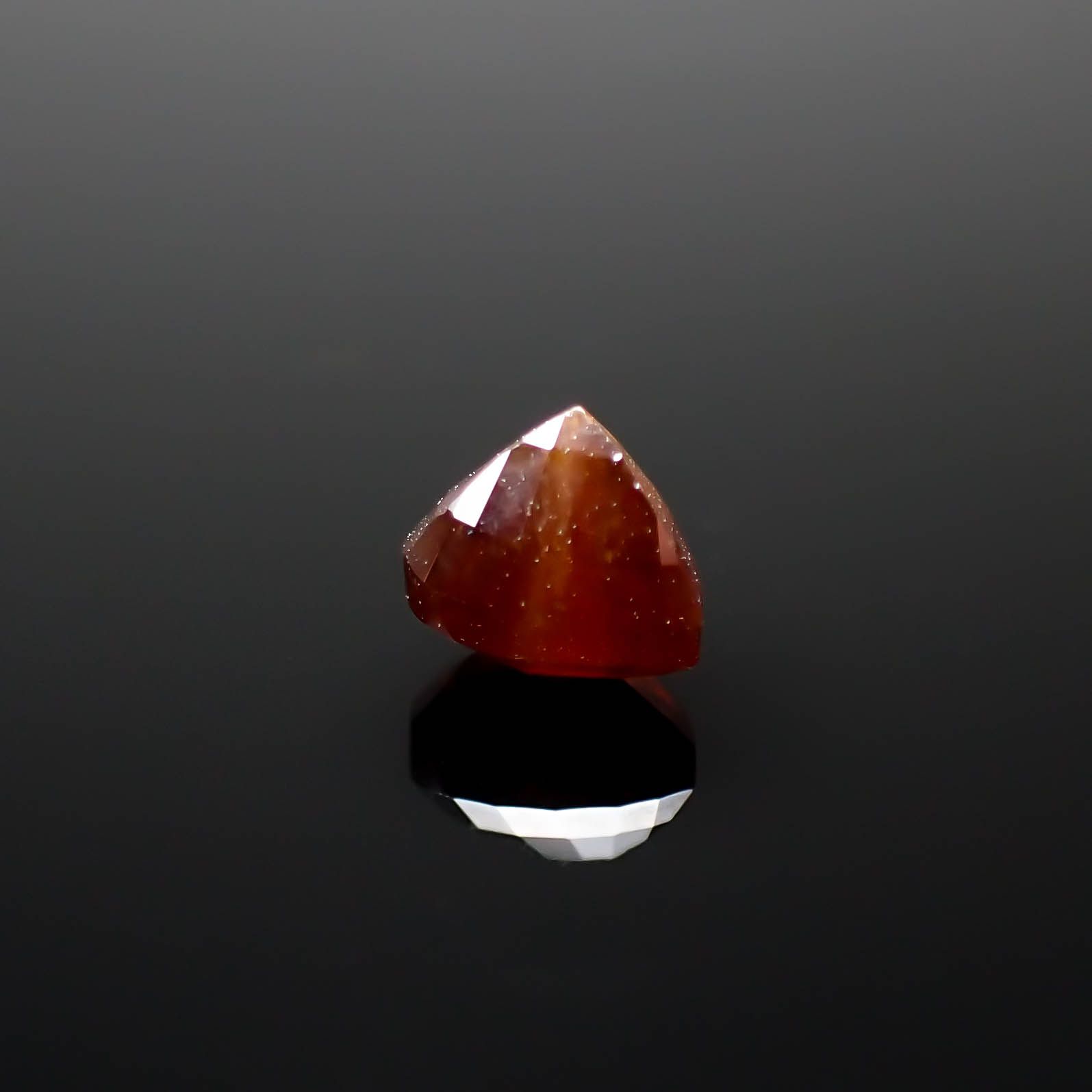 レインボーガーネット 日本・奈良県産 1.11ct[240125527]5.8x5.1mm前後