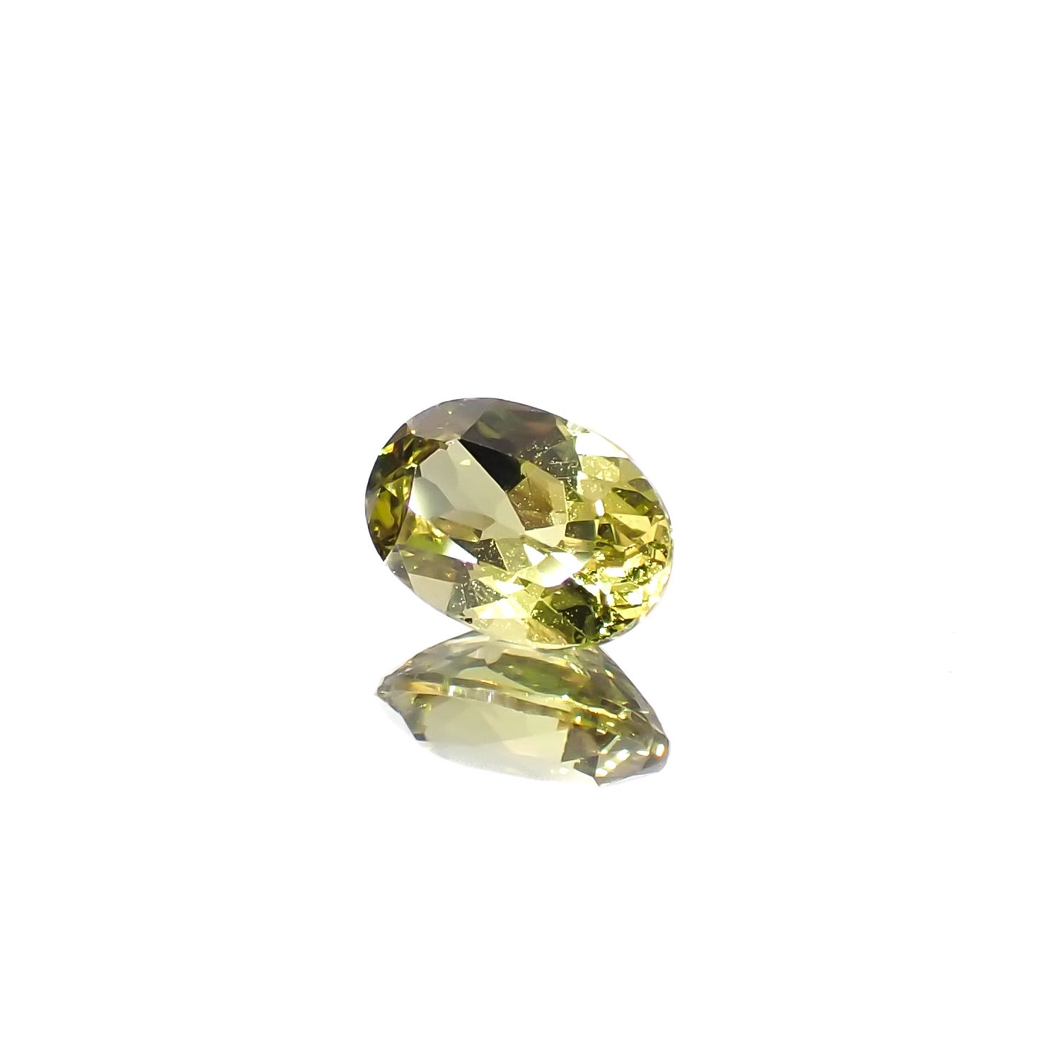マリガーネット(宝石名グロッシュラー アンドラダイト・ガーネット)マリ共和国産 0.68ct 識別済[231224573]6.4x4.4mm前後