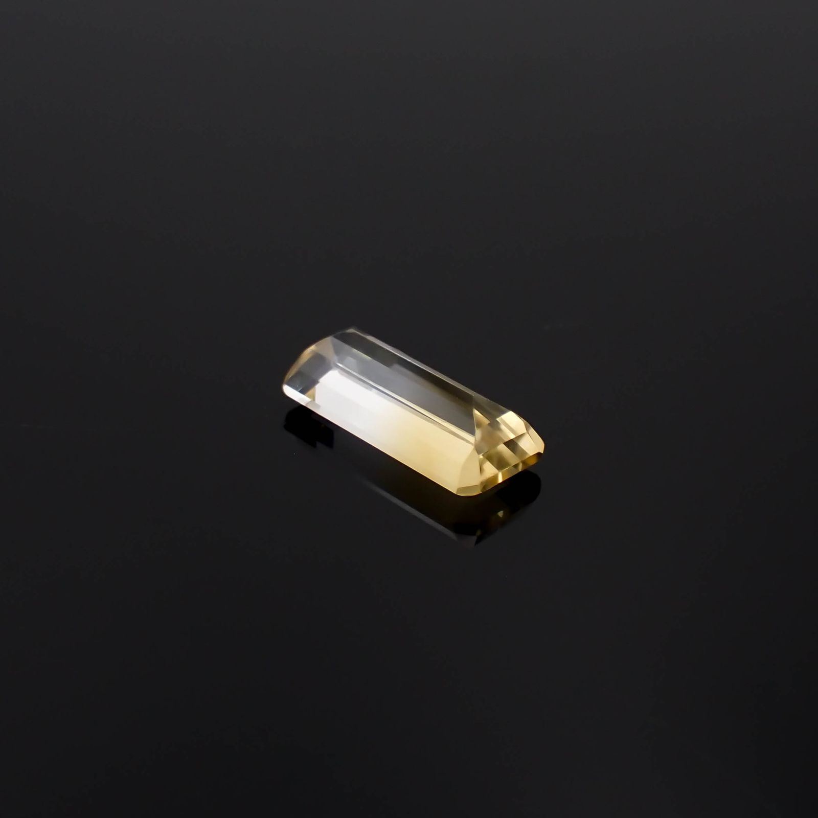 バイカラーシトリン ブラジル・ミナスジェライス州産 8.12ct[240326469]19.2x8.3mm前後