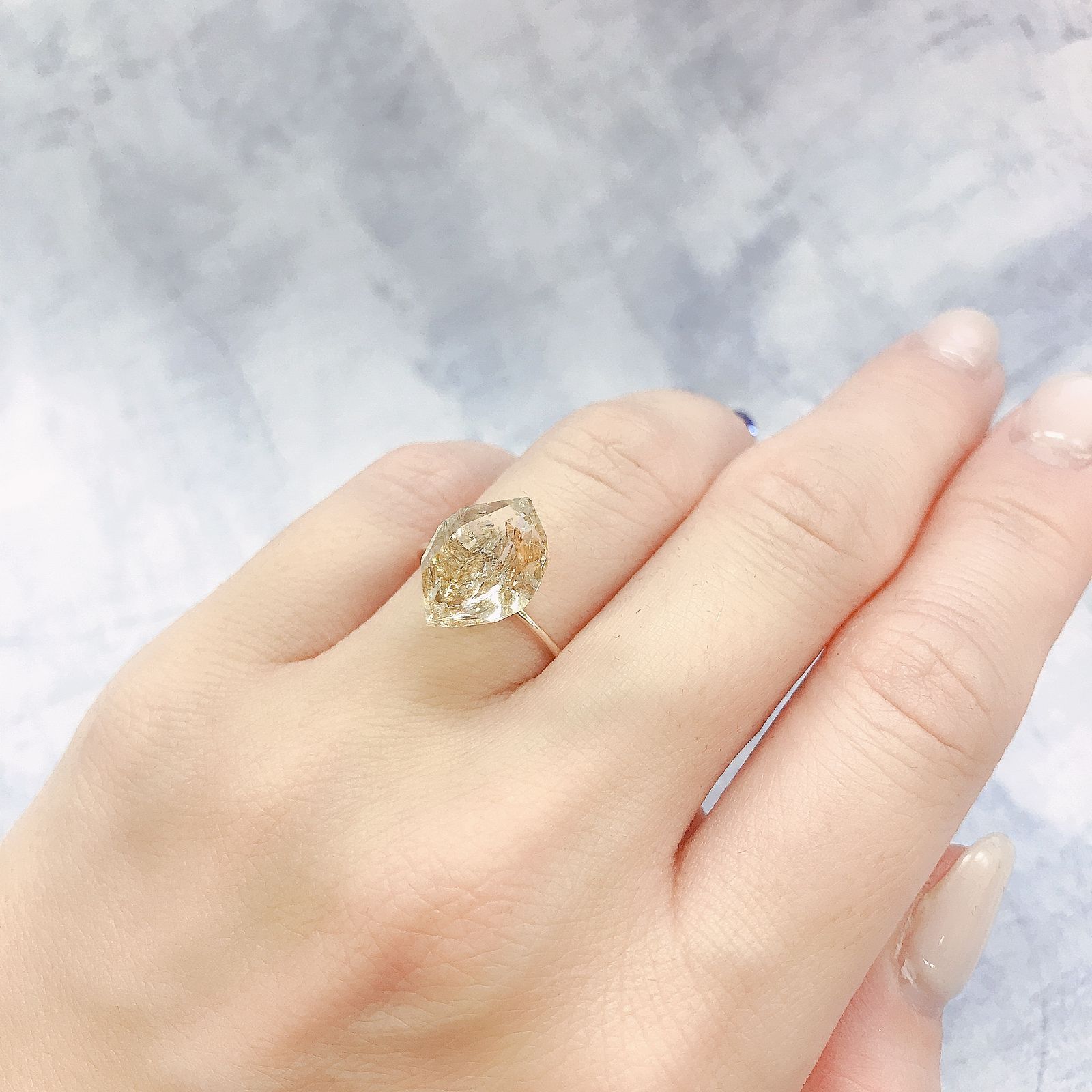 オイルインクォーツ 原石パキスタン産 4.71ct[220515876]13.3x9.6mm前後