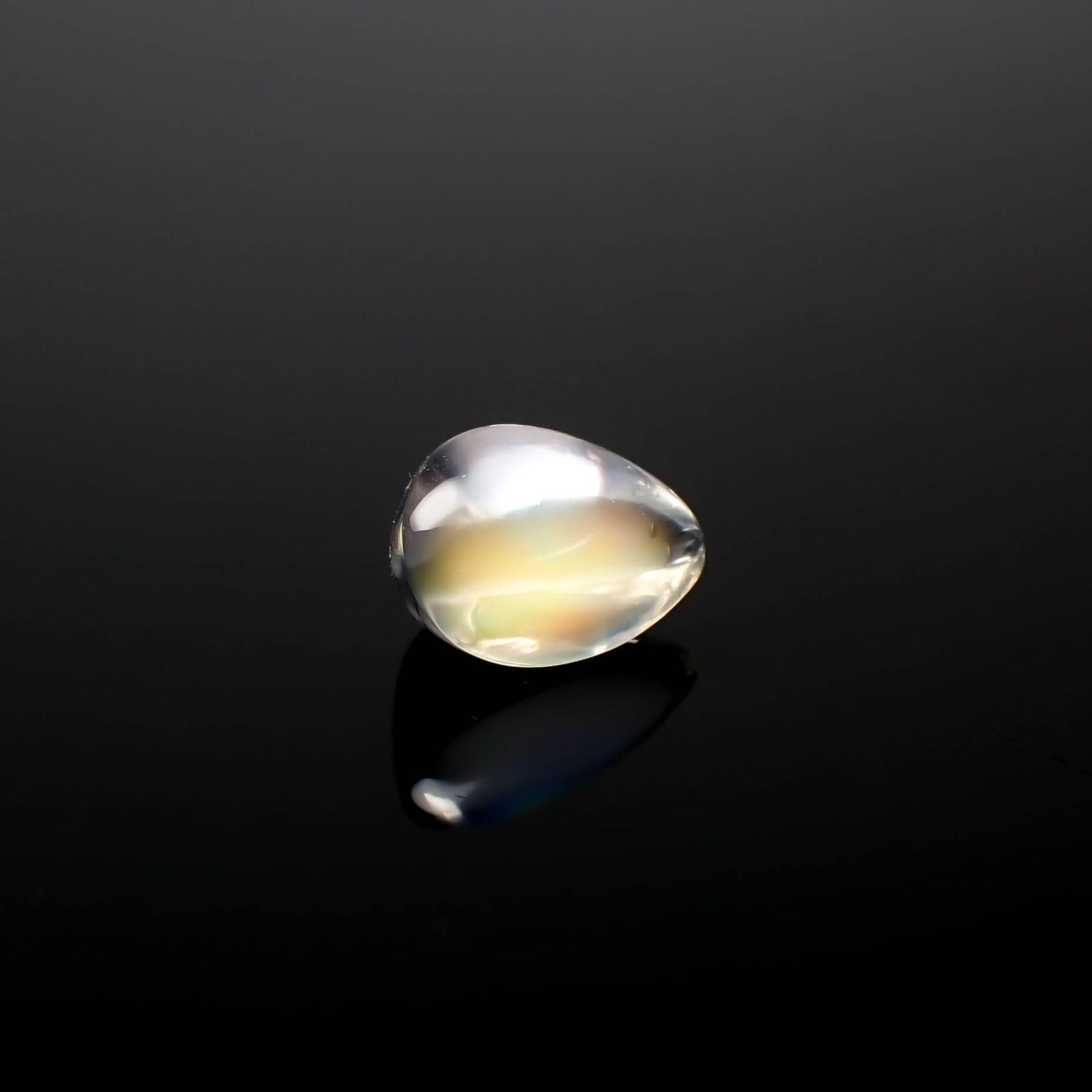 ◇バフカット◇レインボームーンストーン(宝石名ラブラドライト)マダガスカル産 1.129ct ソ付(彩珠)[240427200]7.8x5.4mm前後
